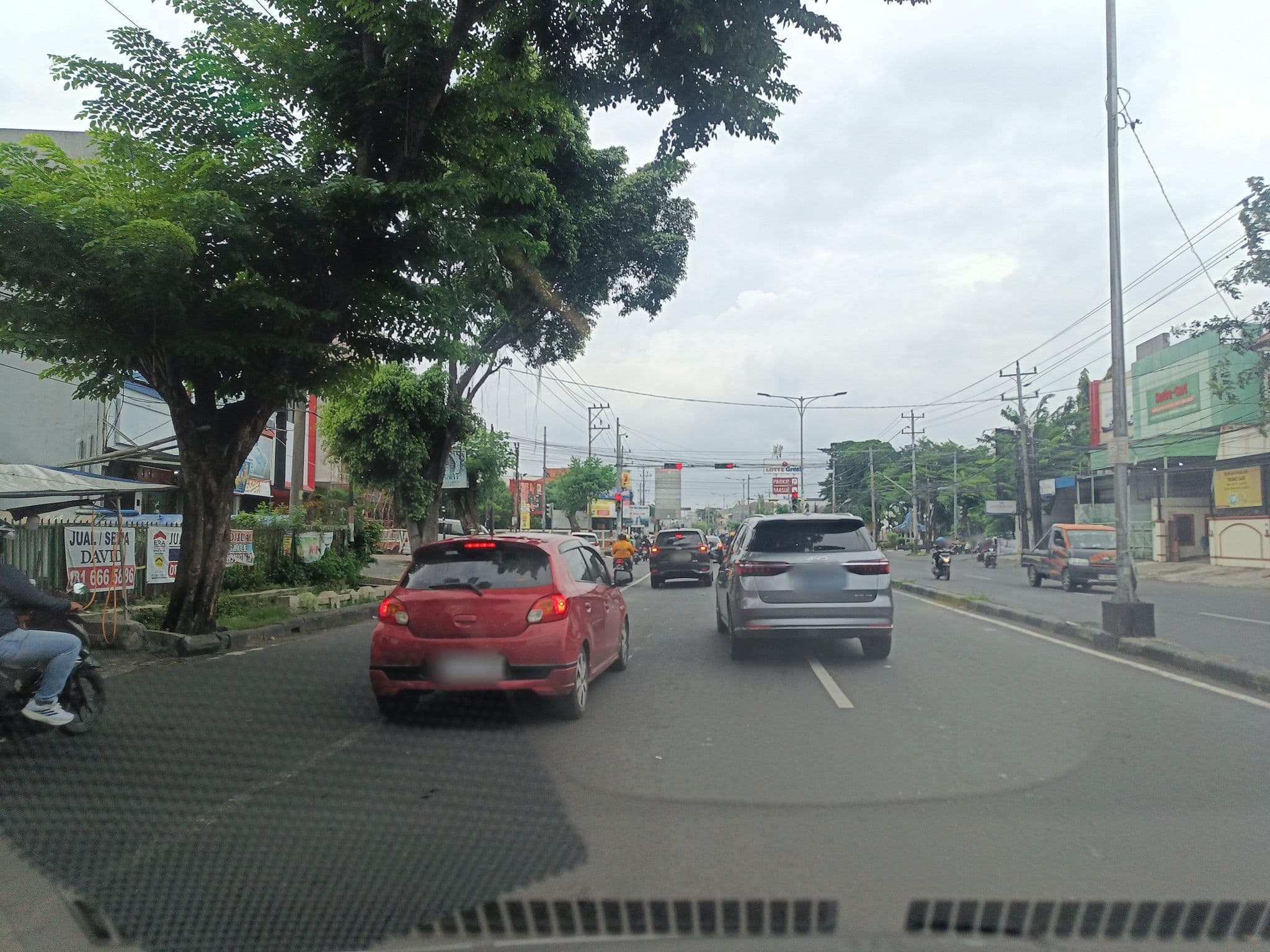 Street view near Pullman - MH Thamrin No 59, Jakarta Pusat, Semarang — © hen0ch (CC BY-SA · Mapillary)