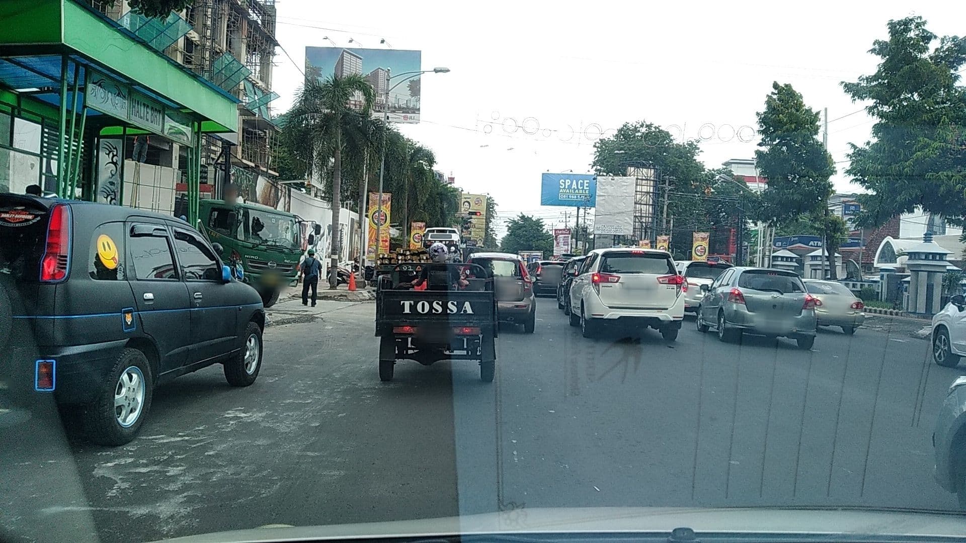 Street view near Hotel Tentrem, Semarang — © roadroid (CC BY-SA · Mapillary)