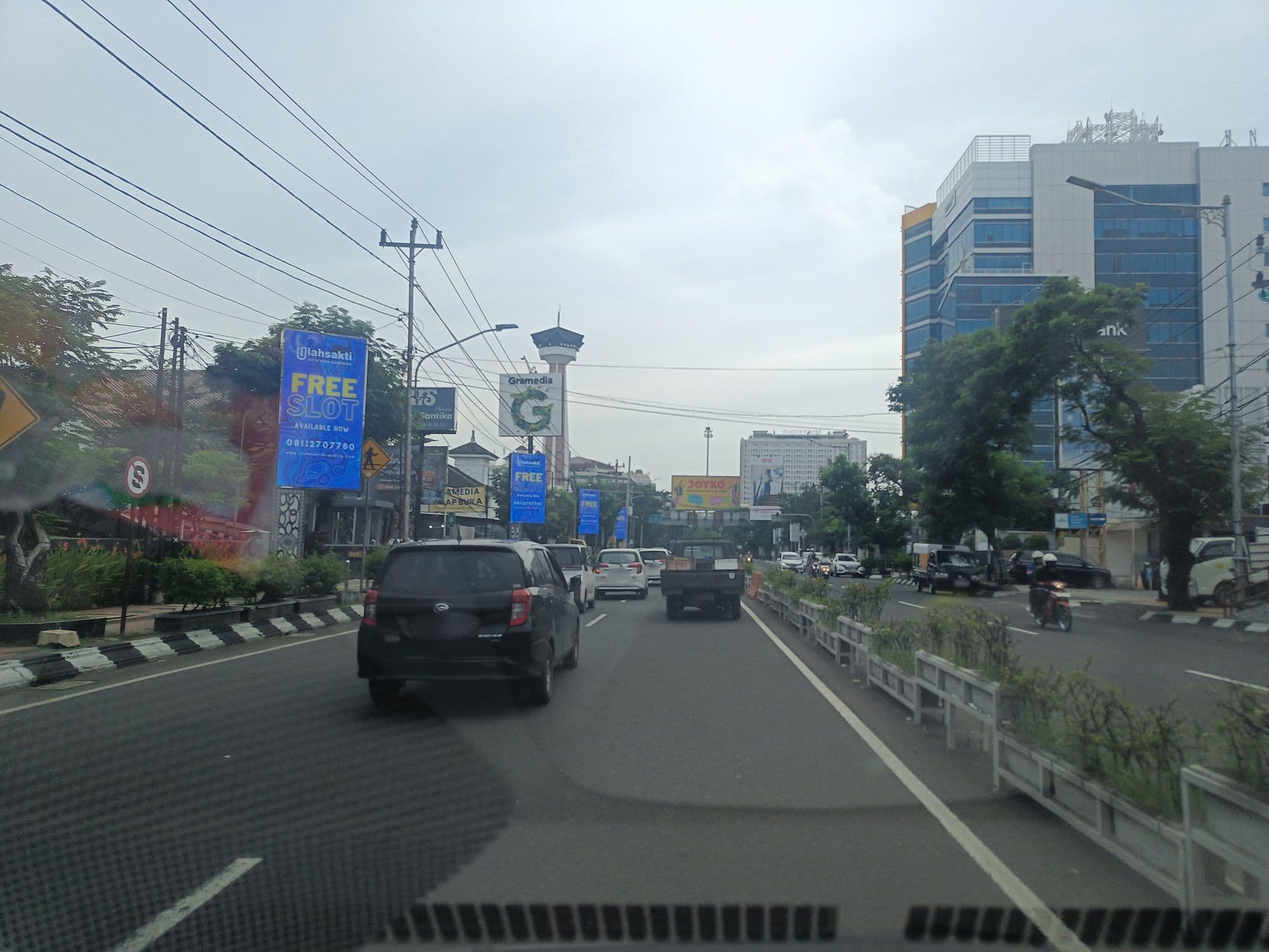 Street view near #311, Semarang — © hen0ch (CC BY-SA · Mapillary)