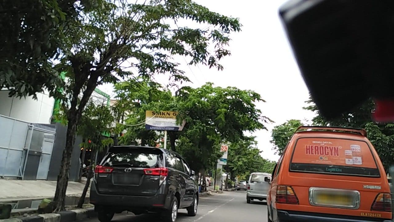 Street view near Horison Hotel 8th.Floor, Semarang — © medika (CC BY-SA · Mapillary)