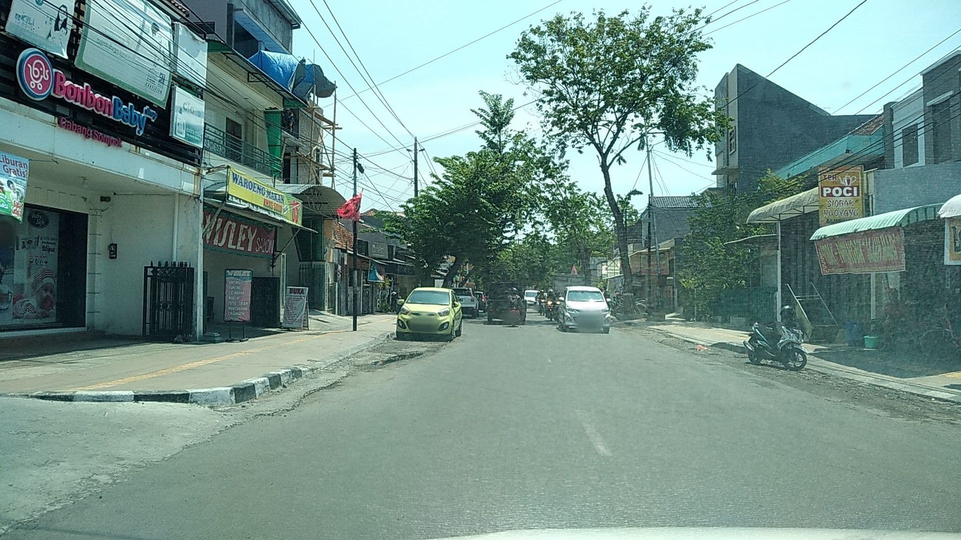 Street view near Hotel Pandanaran (Cempaka Room), Semarang — © roadroid (CC BY-SA · Mapillary)