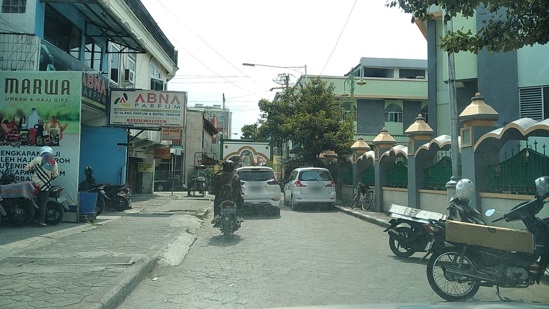 Street view near Hotel Metro, Semarang — © roadroid (CC BY-SA · Mapillary)