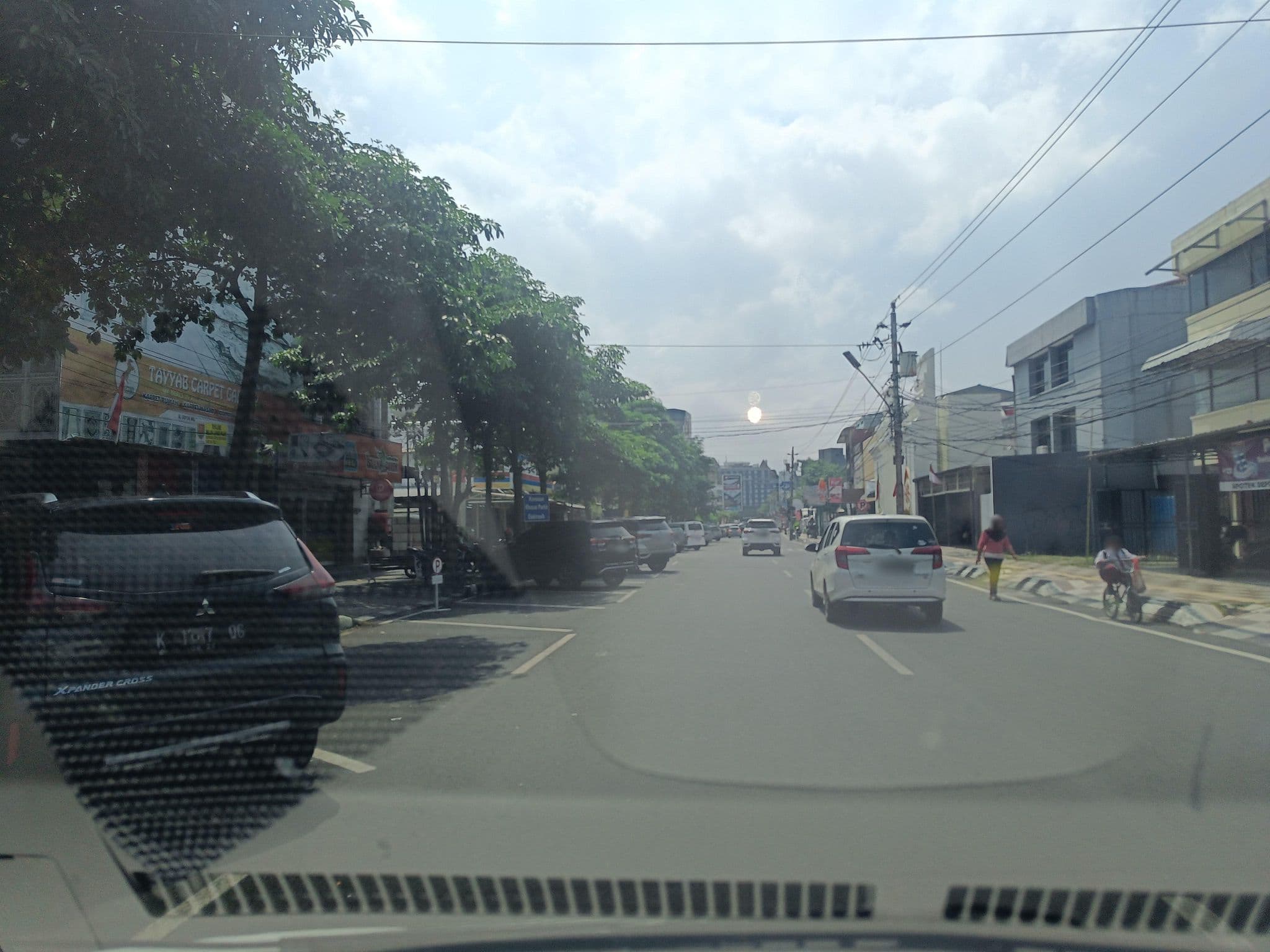 Street view near Khas Hotel Semarang, Semarang — © hen0ch (CC BY-SA · Mapillary)