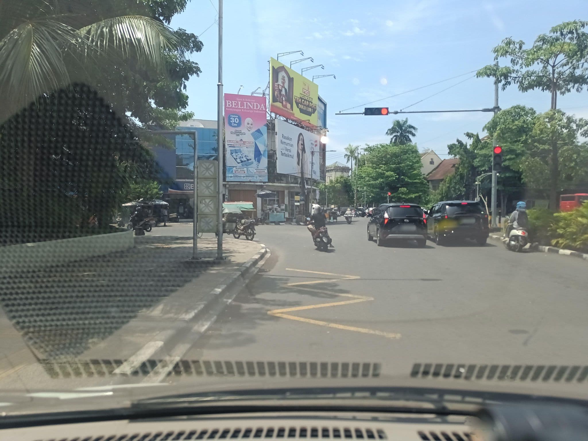 Street view near Hotel Johar, Semarang — © hen0ch (CC BY-SA · Mapillary)