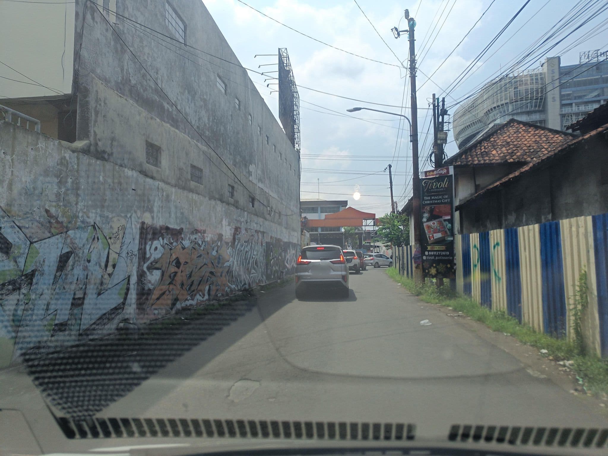 Street view near Gria Ayem Tentrem, Semarang — © hen0ch (CC BY-SA · Mapillary)