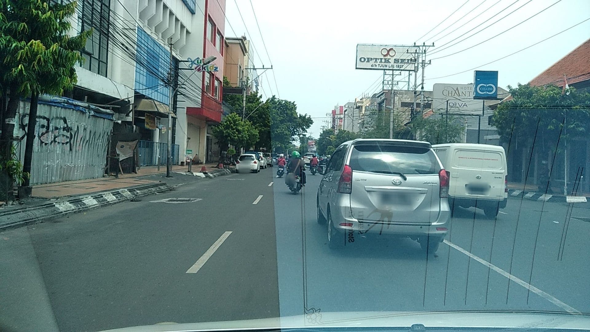 Street view near Hotel Quirin, Semarang — © roadroid (CC BY-SA · Mapillary)