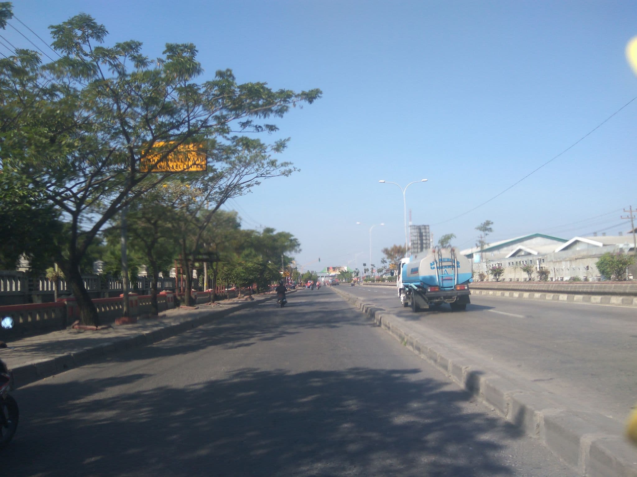 Street view near Hotel Serrata, Semarang — © nicolas_samosir (CC BY-SA · Mapillary)