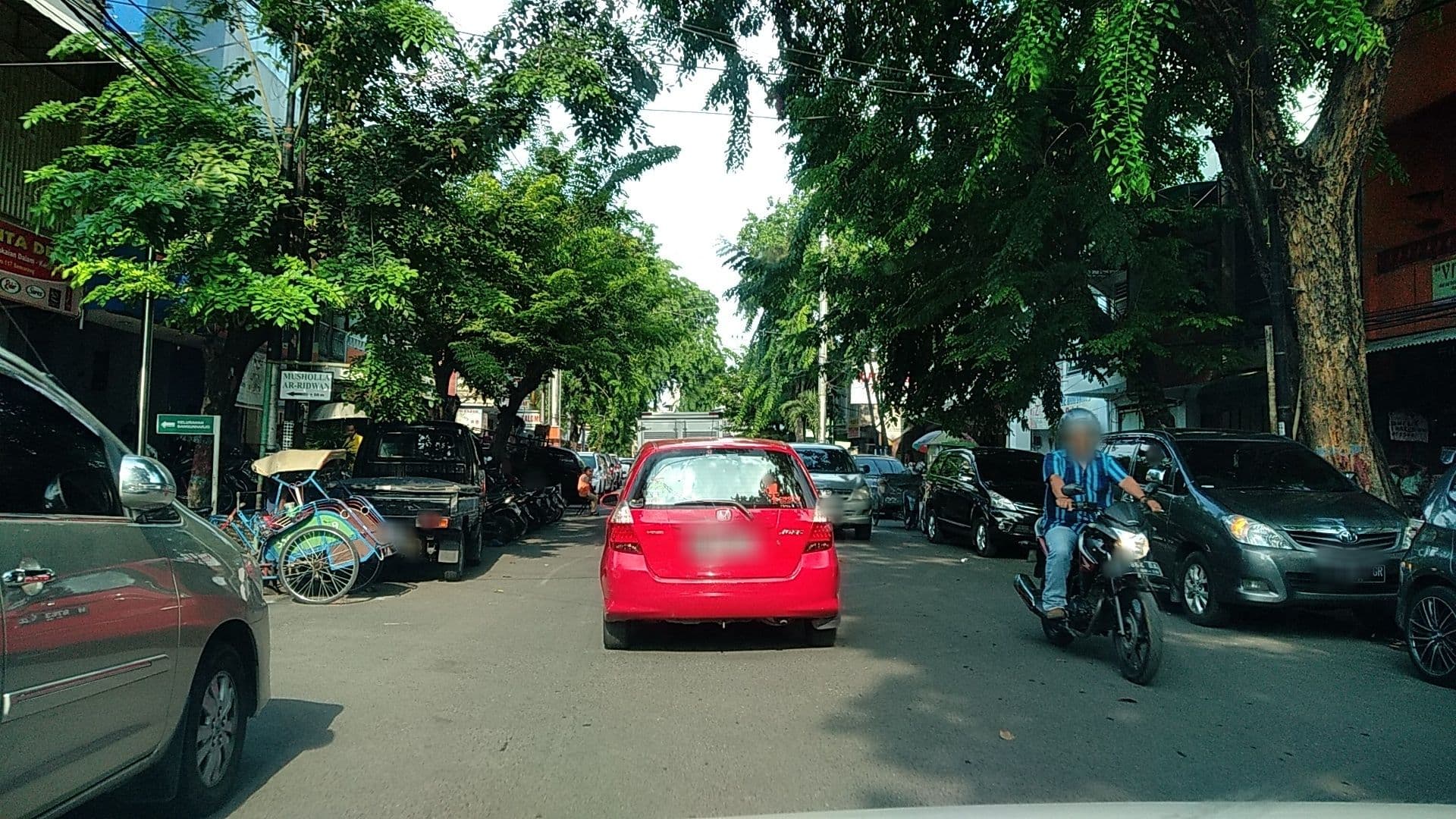 Street view near Quirin Hotel, Semarang — © roadroid (CC BY-SA · Mapillary)