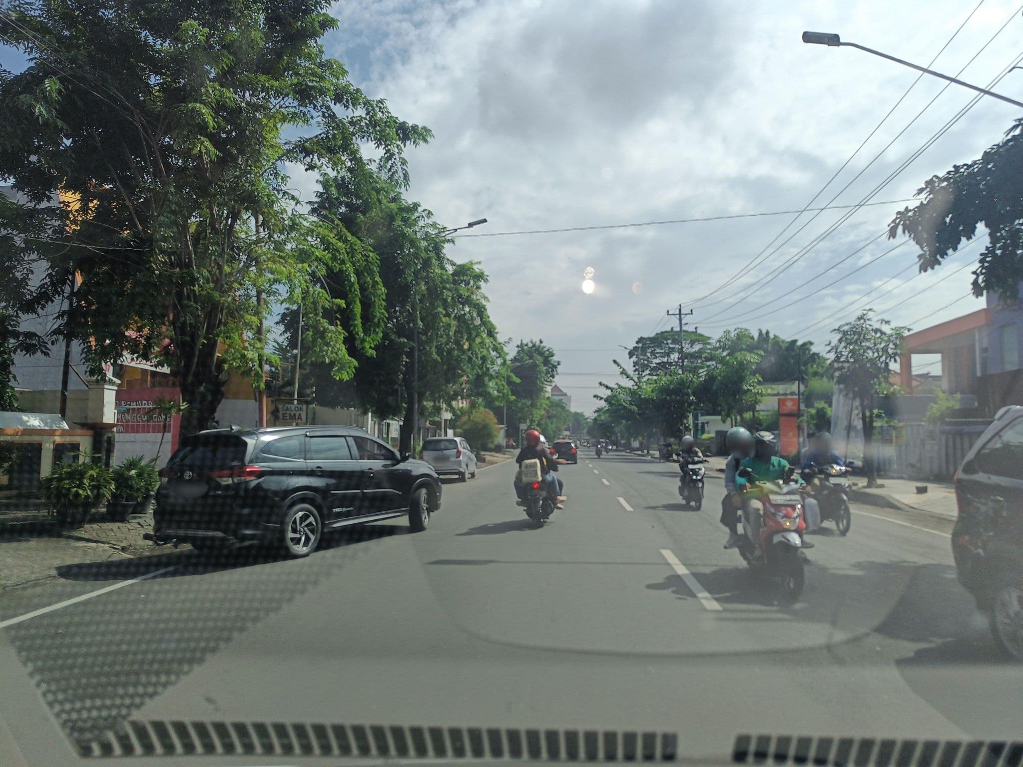 Street view near hotel rahayu - semarang, Semarang — © hen0ch (CC BY-SA · Mapillary)