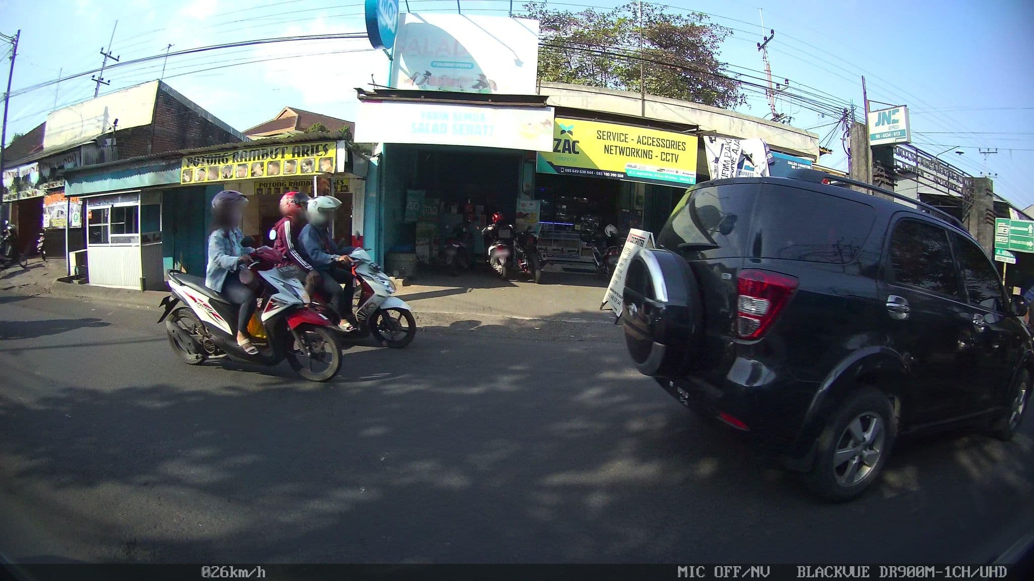Street view near Hotel SEVEN DREAM Jember, Malang — © kaart_2 (CC BY-SA · Mapillary)