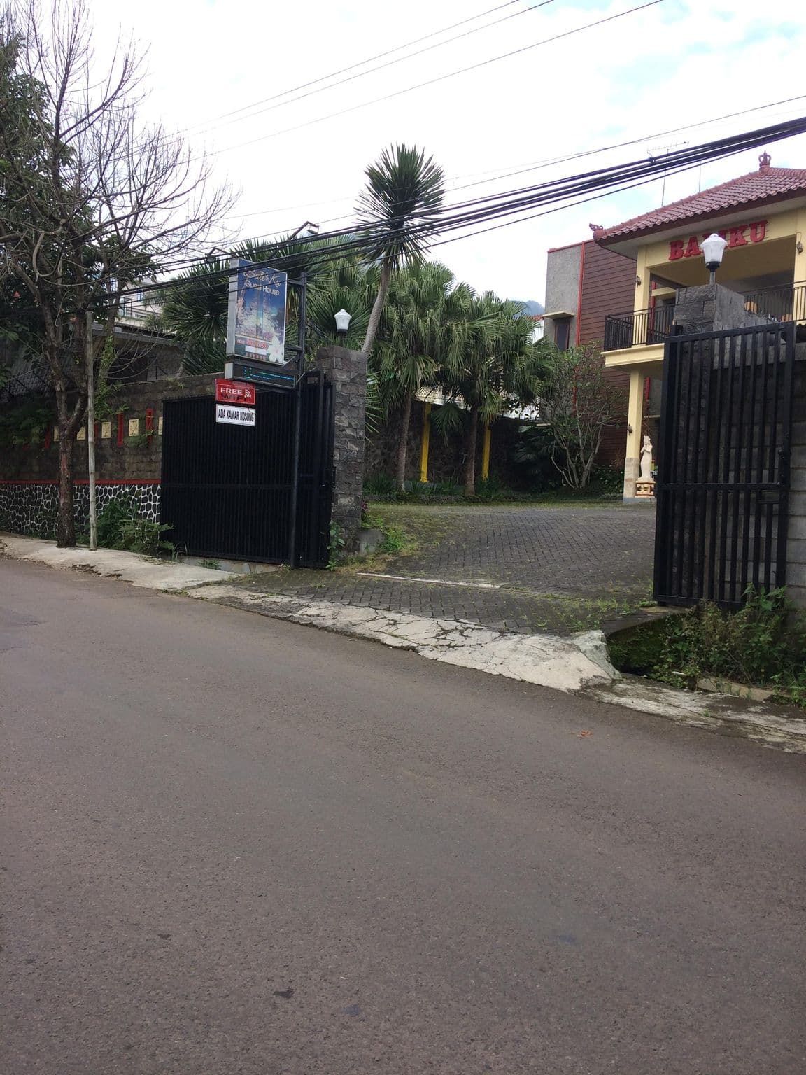 Street view near Bali'Ku Guest House, Batu — © maphunter_id (CC BY-SA · Mapillary)