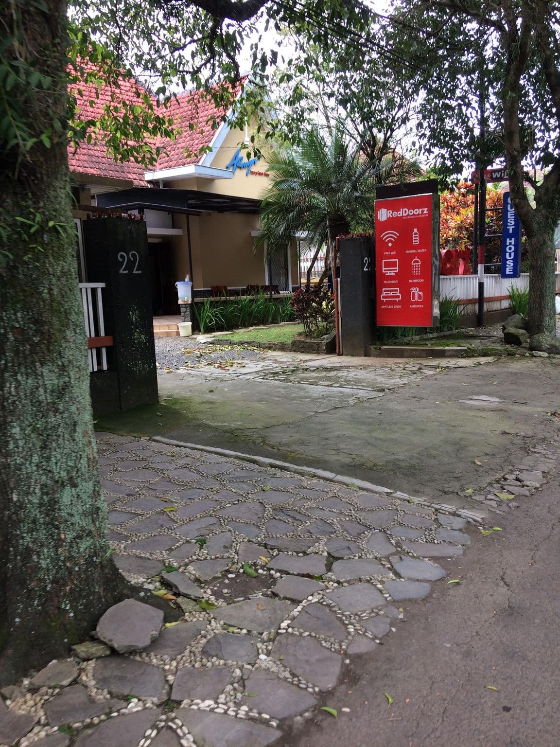 Street view near Reddoorz Plus Near Brawijaya Museum, Malang — © maphunter_id (CC BY-SA · Mapillary)