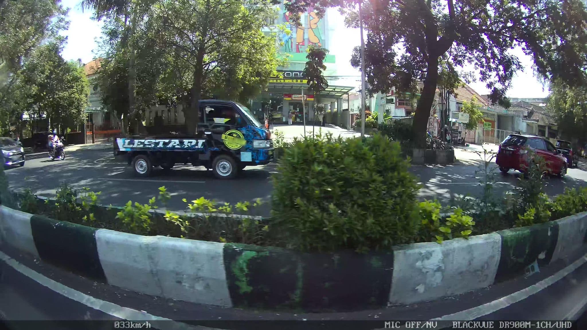 Street view near MaxOne Hotel Malang, Malang — © kaart_2 (CC BY-SA · Mapillary)