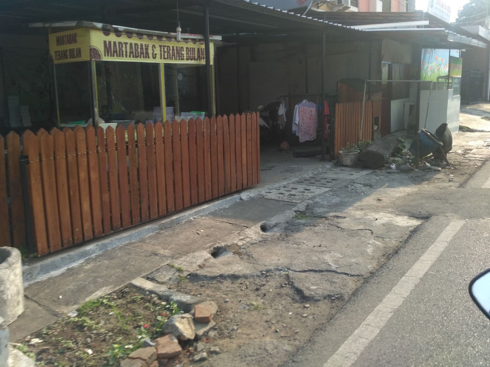 Street view near HOTEL ARMI, Malang — © adi_sucipto (CC BY-SA · Mapillary)