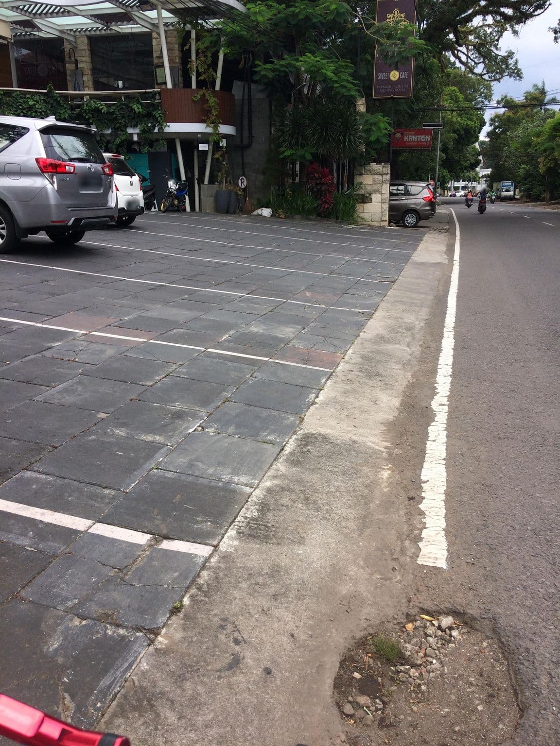 Street view near Sweet Garden Guest House, Malang — © maphunter_id (CC BY-SA · Mapillary)