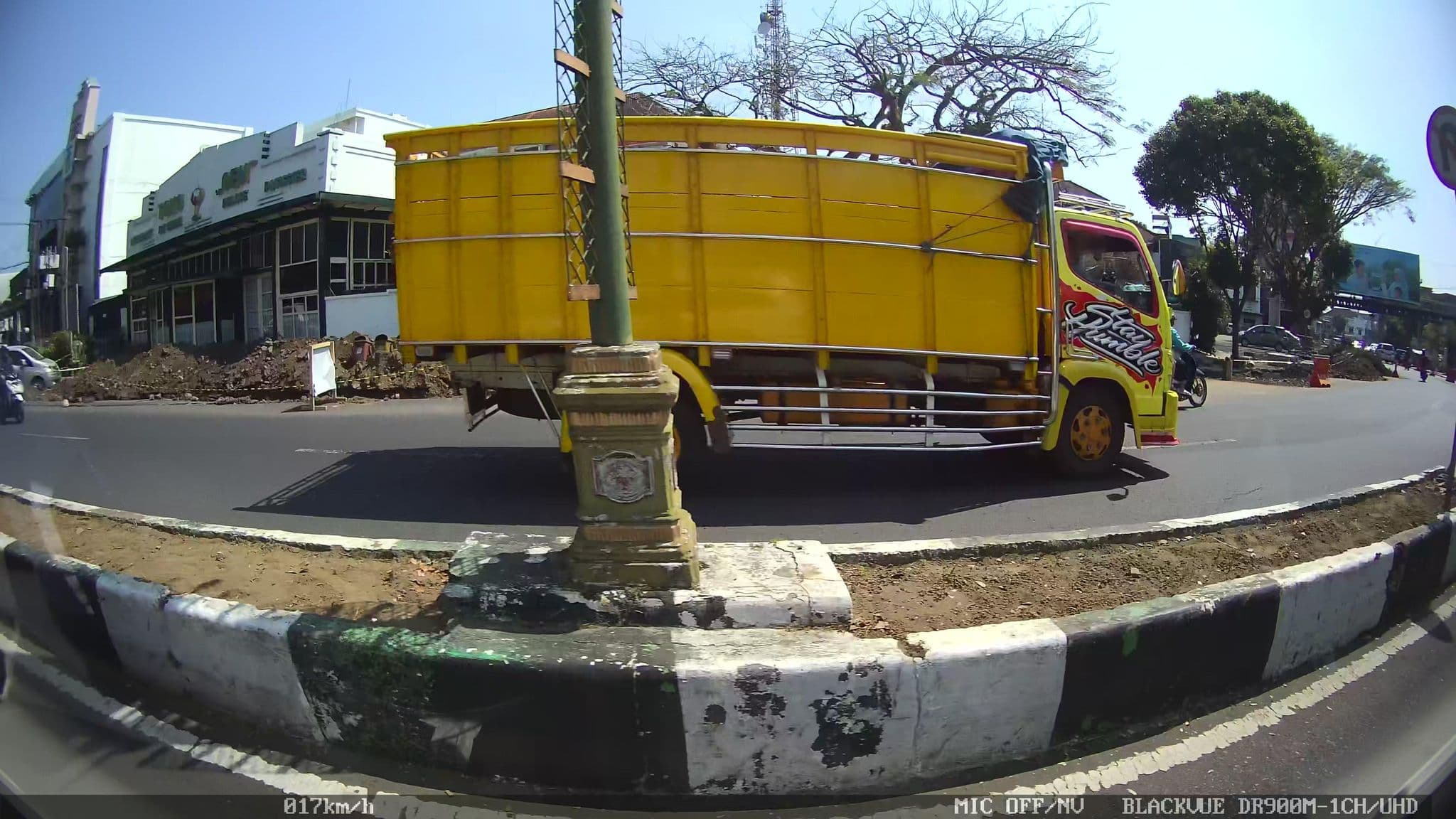 Street view near Mercure Malang, Malang — © kaart_2 (CC BY-SA · Mapillary)