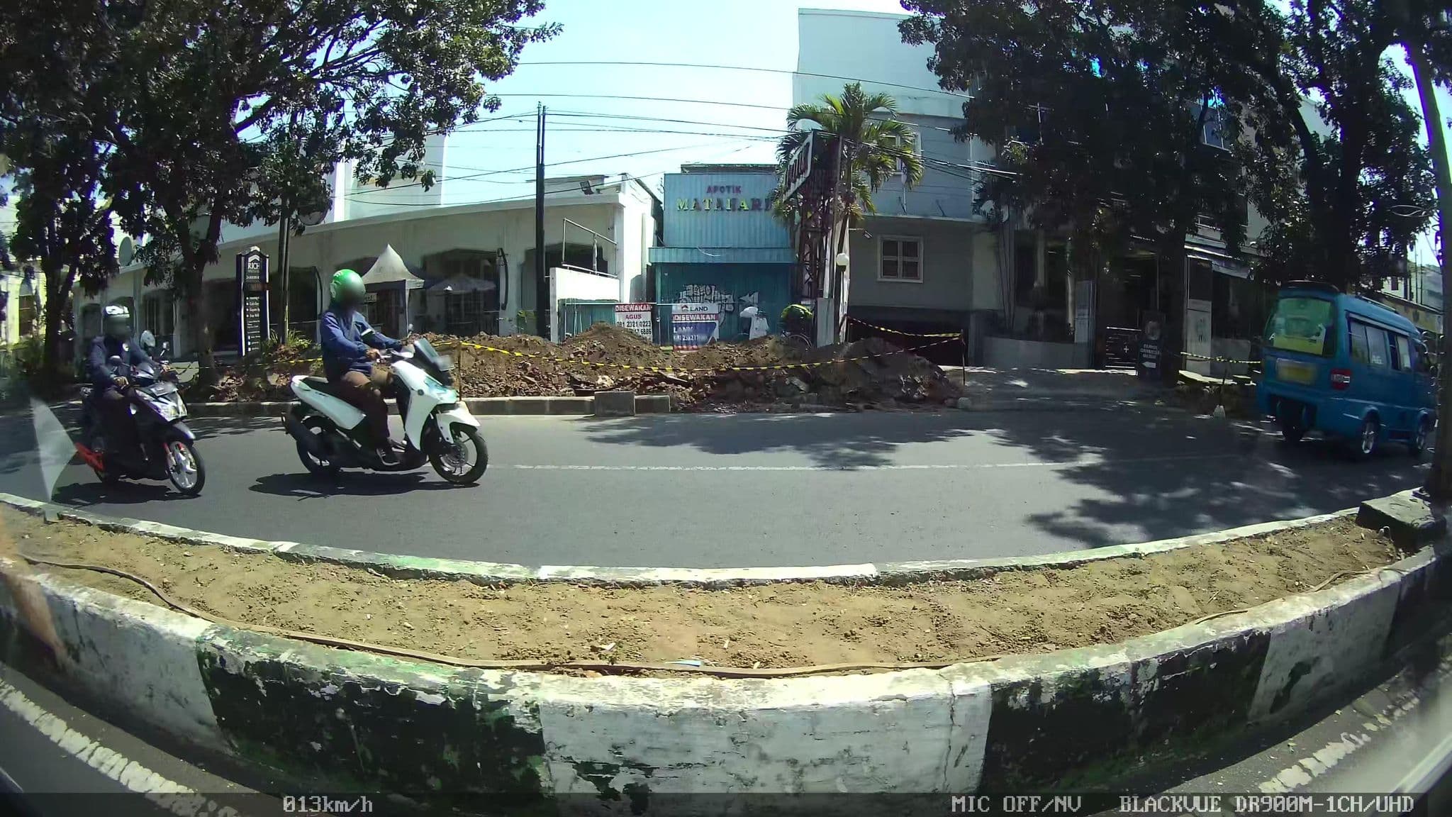 Street view near Hotel Richie, Malang — © kaart_2 (CC BY-SA · Mapillary)