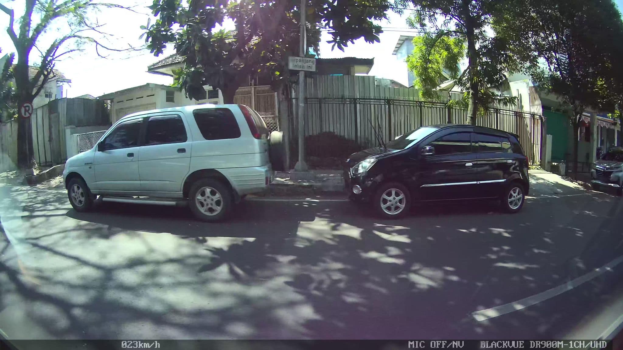 Street view near violet hotel, Malang — © kaart_2 (CC BY-SA · Mapillary)