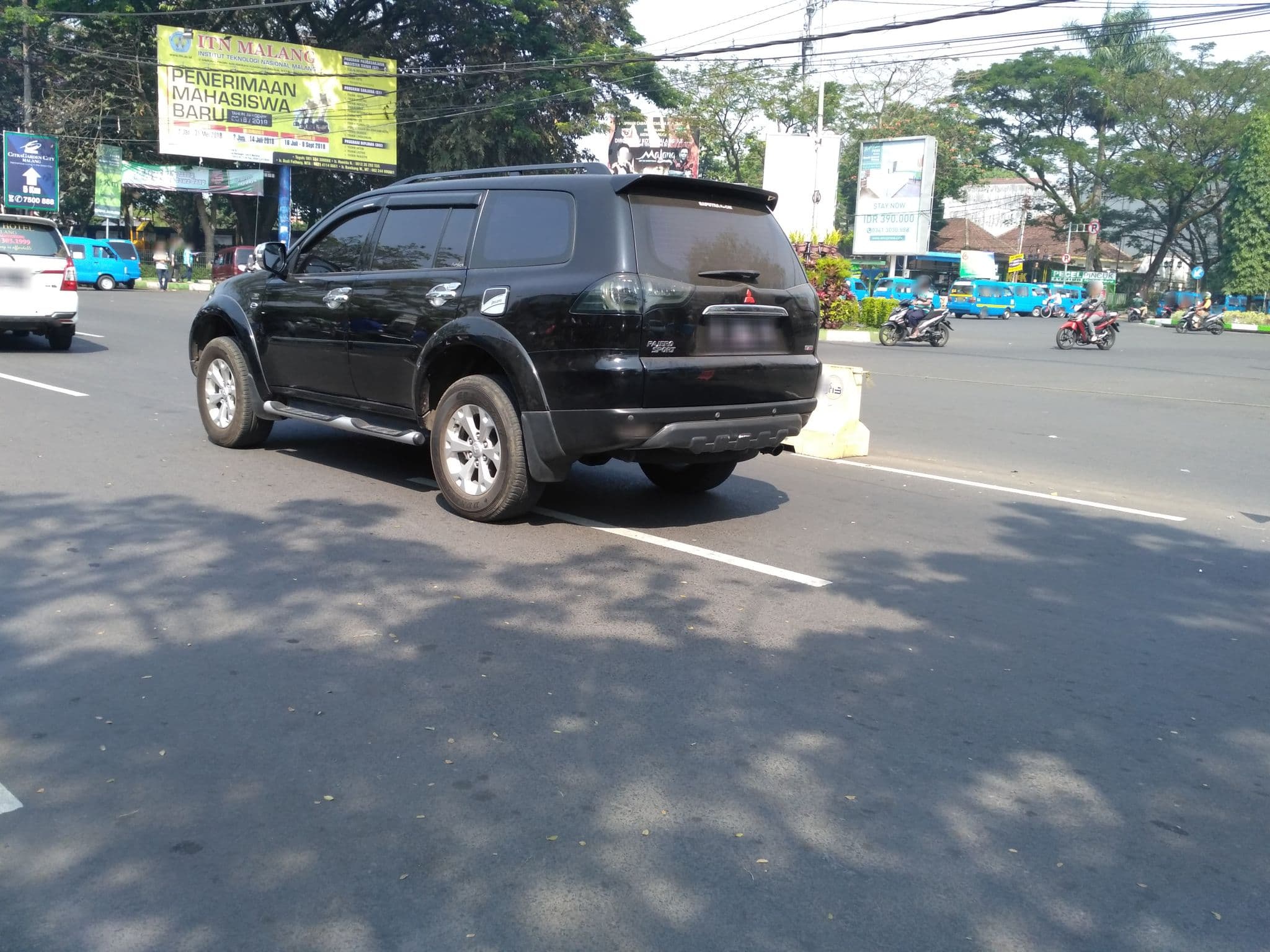 Street view near Grand Artos Aerowisata, Malang — © adi_sucipto (CC BY-SA · Mapillary)