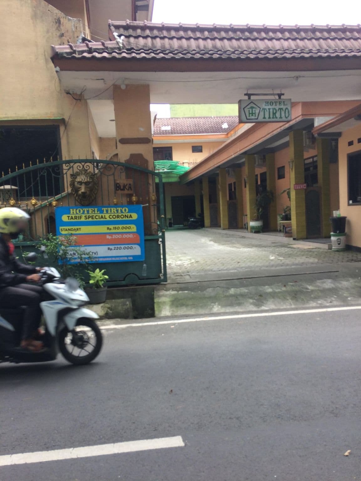 Street view near Hotel Tirto, Singosari — © maphunter_id (CC BY-SA · Mapillary)