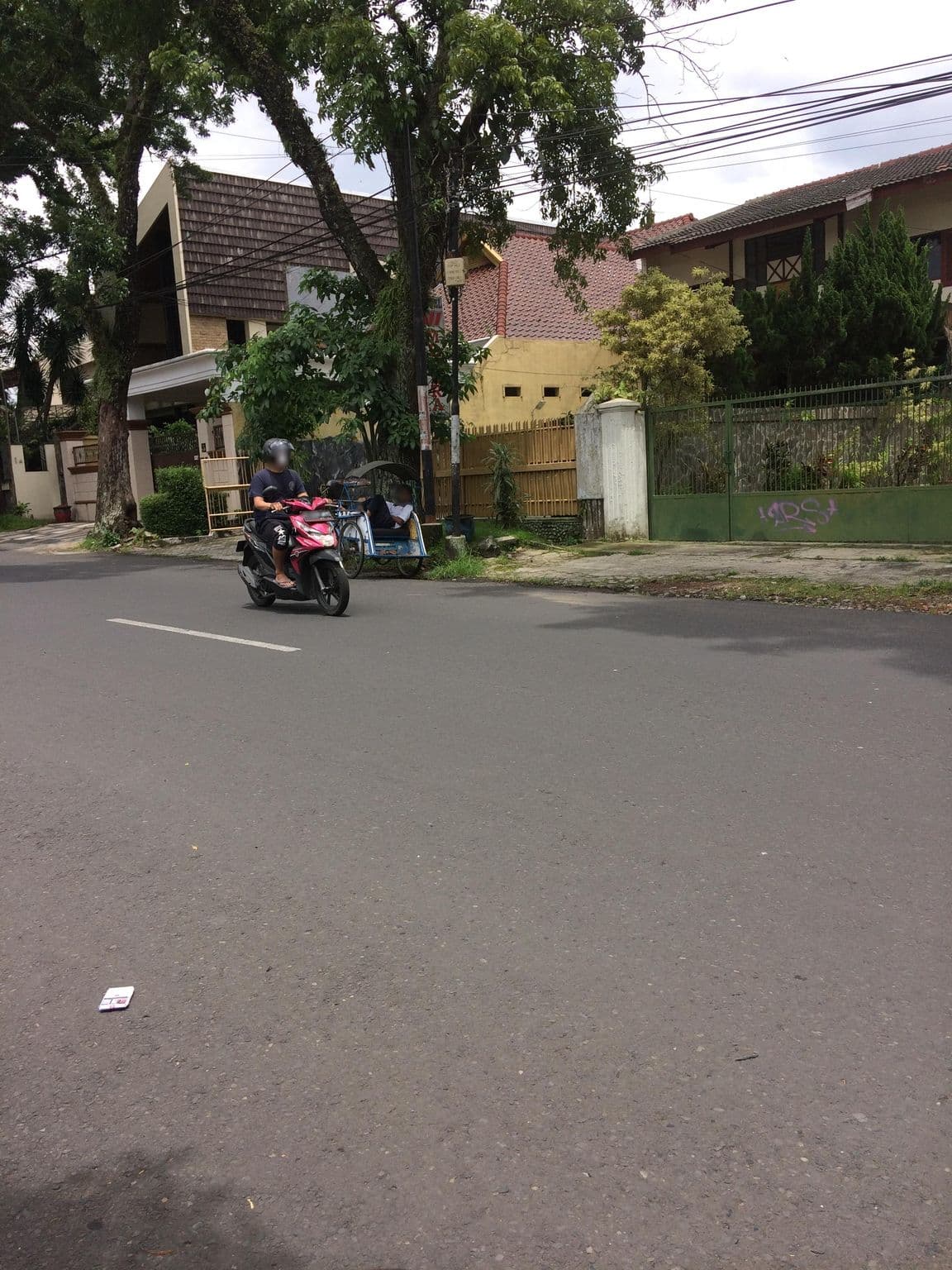 Street view near Hotel Menara, Malang — © maphunter_id (CC BY-SA · Mapillary)