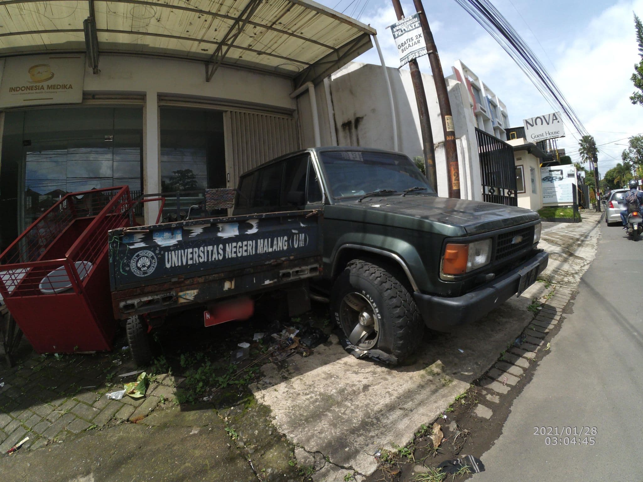 Street view near NOVA Guest House, Malang — © maphunter_id (CC BY-SA · Mapillary)