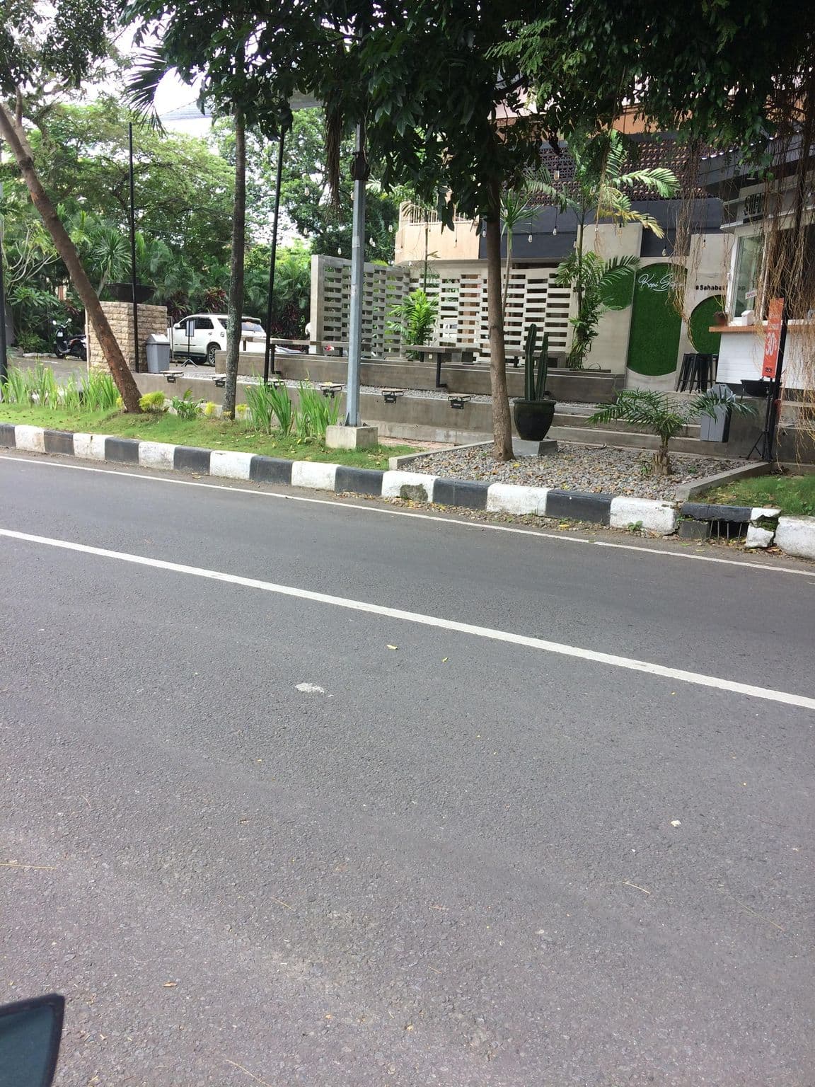 Street view near Hotel Aloha, Malang — © maphunter_id (CC BY-SA · Mapillary)