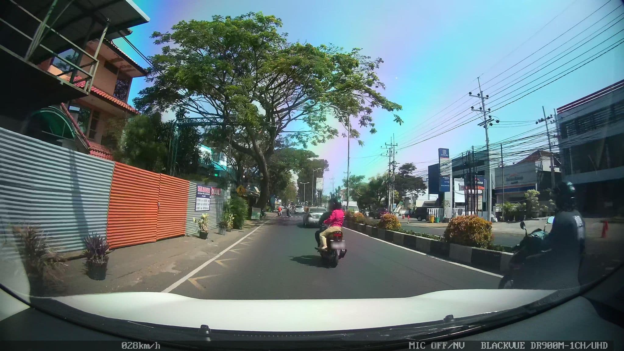 Street view near Hotel Pajajaran, Malang — © kaart_2 (CC BY-SA · Mapillary)