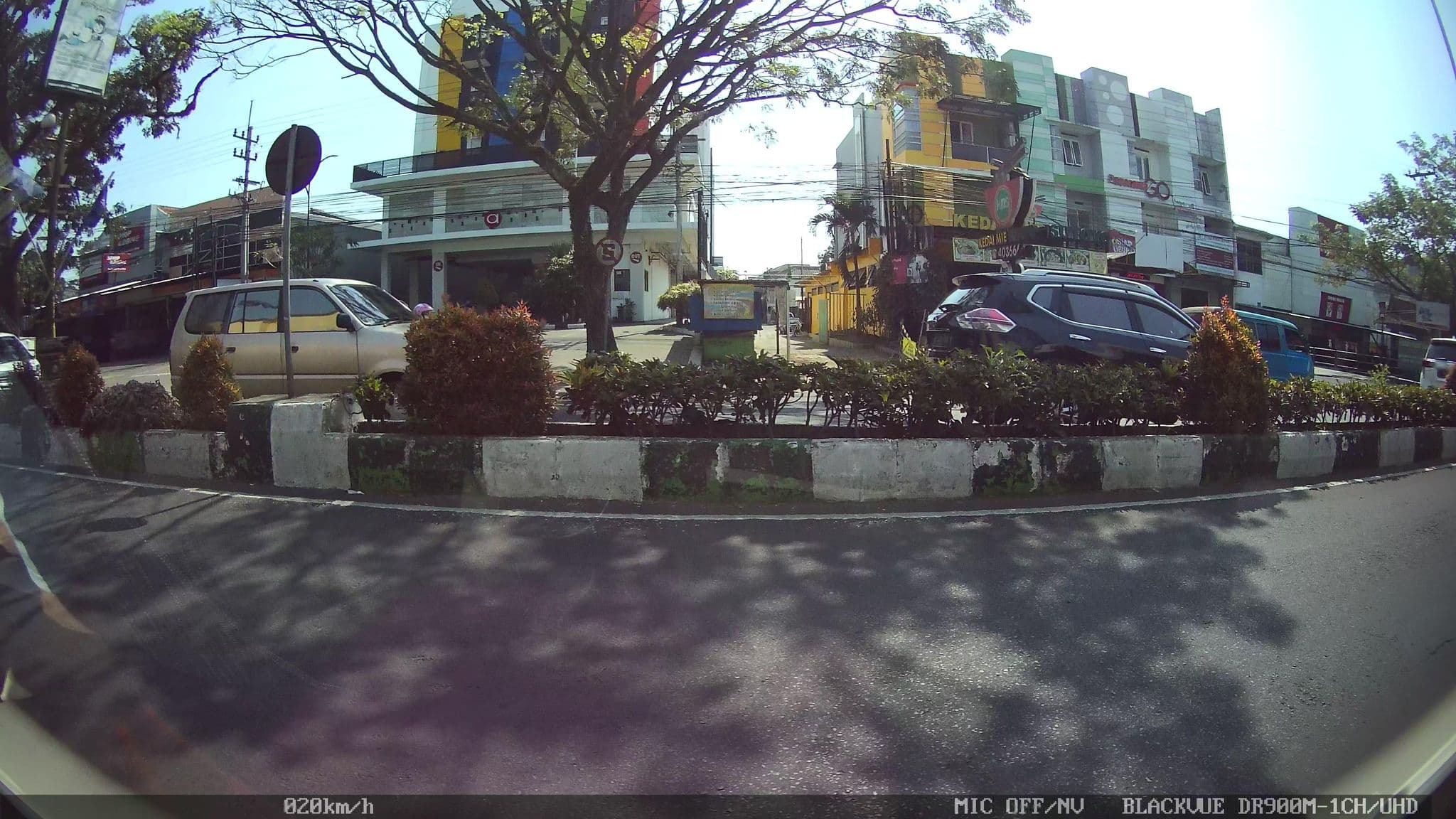 Street view near Amaris Hotel Malang, Malang — © kaart_2 (CC BY-SA · Mapillary)