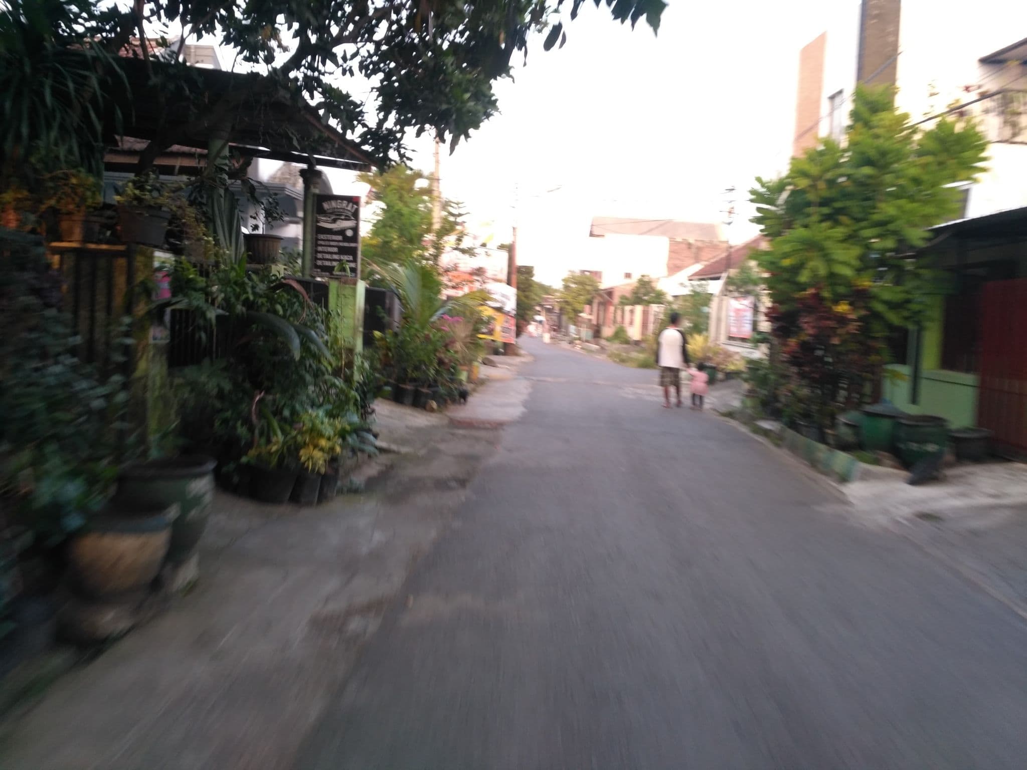 Street view near Hotel Made Bali, Singosari — © adi_sucipto (CC BY-SA · Mapillary)