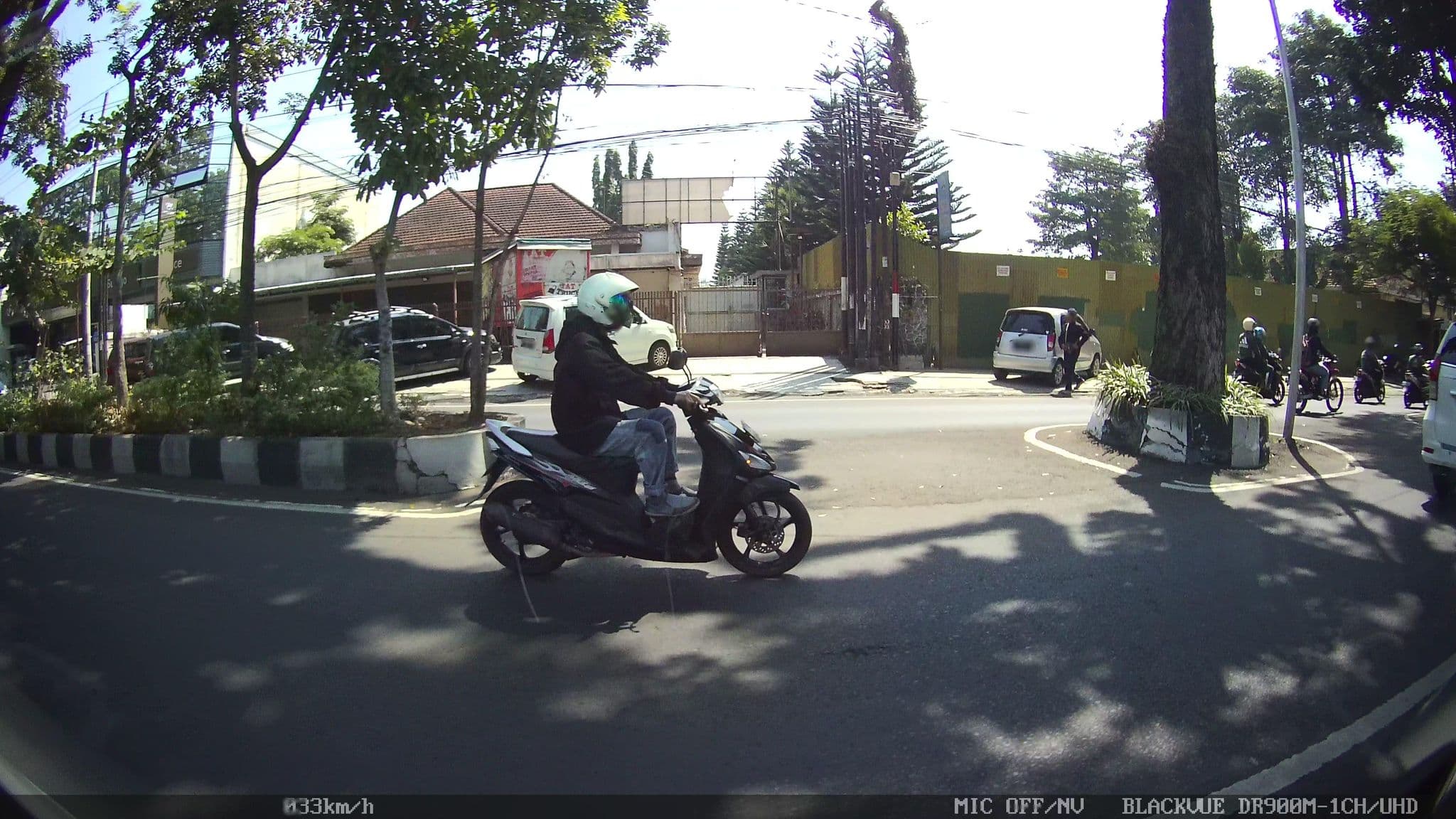 Street view near de' KOPEN Hotel, Malang — © kaart_2 (CC BY-SA · Mapillary)