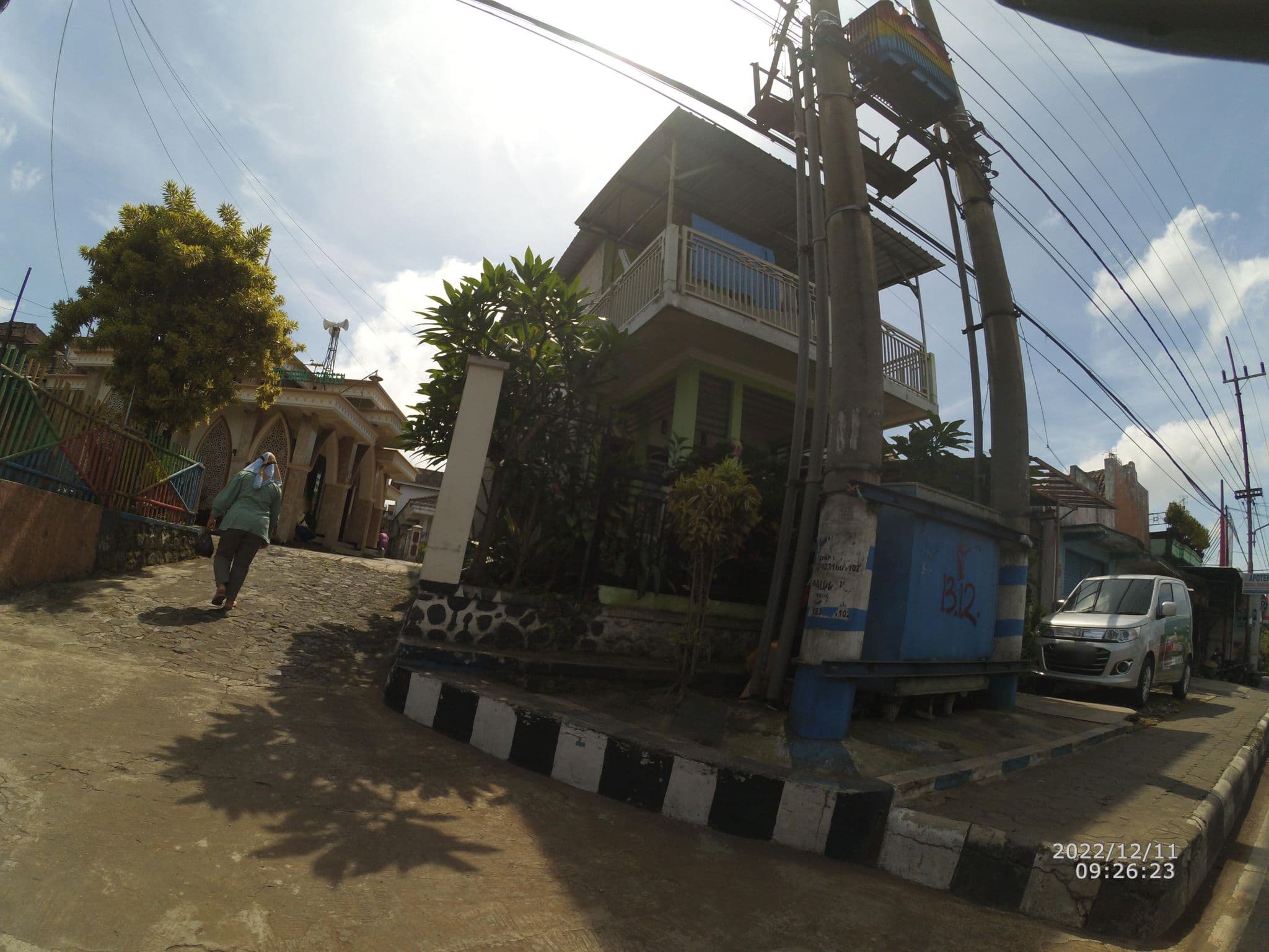 Street view near Ipienk Hills, Batu — © maphunter_id (CC BY-SA · Mapillary)