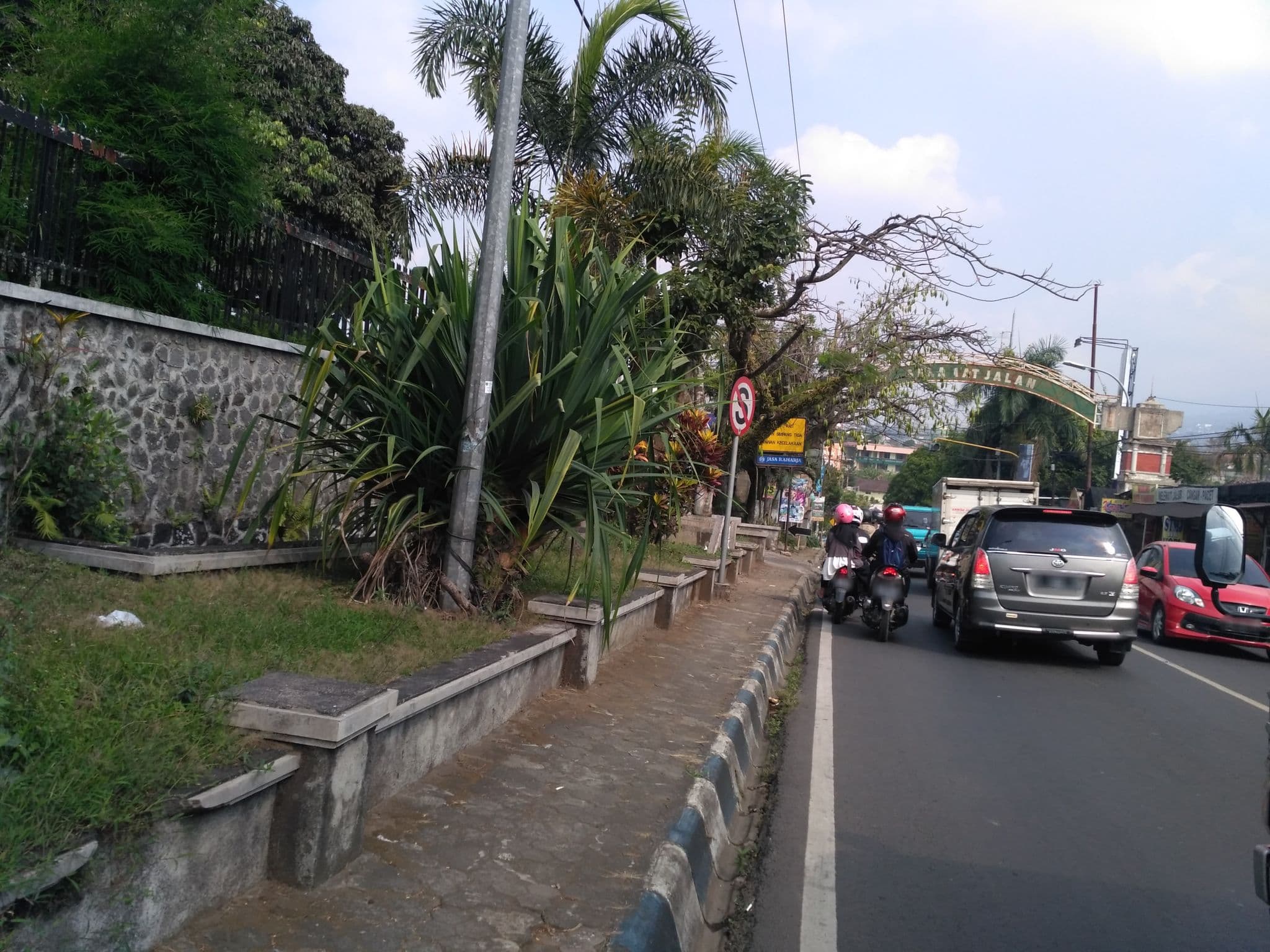 Street view near Hotel Filladelfia, Batu — © adi_sucipto (CC BY-SA · Mapillary)
