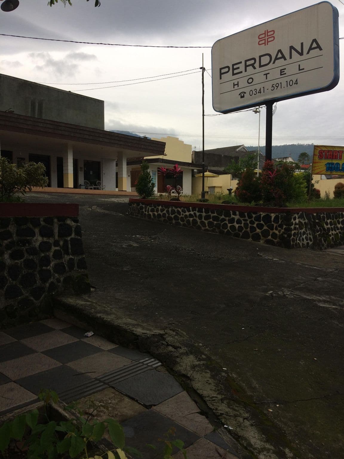 Street view near Hotel Perdana, Batu — © maphunter_id (CC BY-SA · Mapillary)