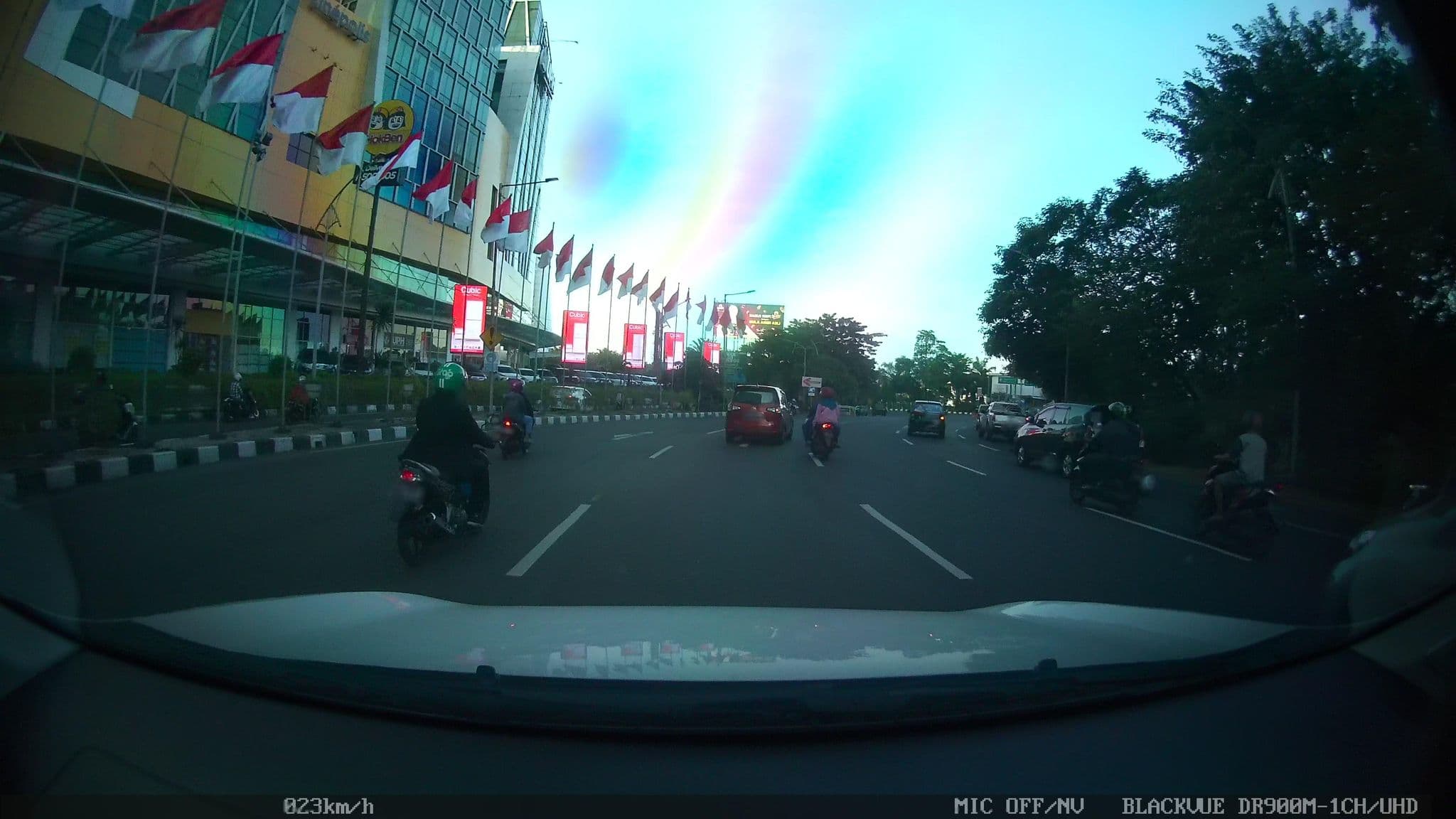 Street view near Hotel Kartika Graha, Gedangan — © kaart_2 (CC BY-SA · Mapillary)