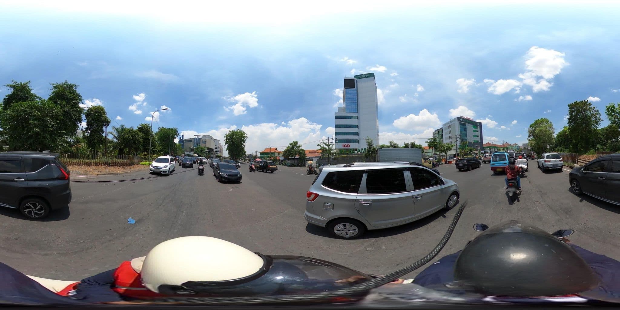 Street view near DINNAR Guest House, Surabaya — © danbjoseph (CC BY-SA · Mapillary)