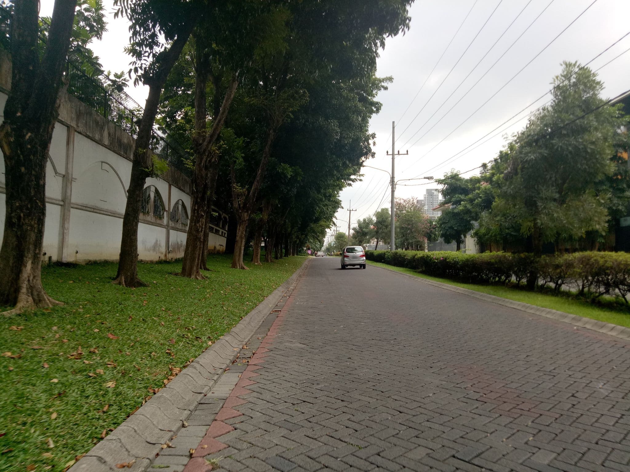 Street view near The Akmani hotel Jakarta, Surabaya — © tla (CC BY-SA · Mapillary)