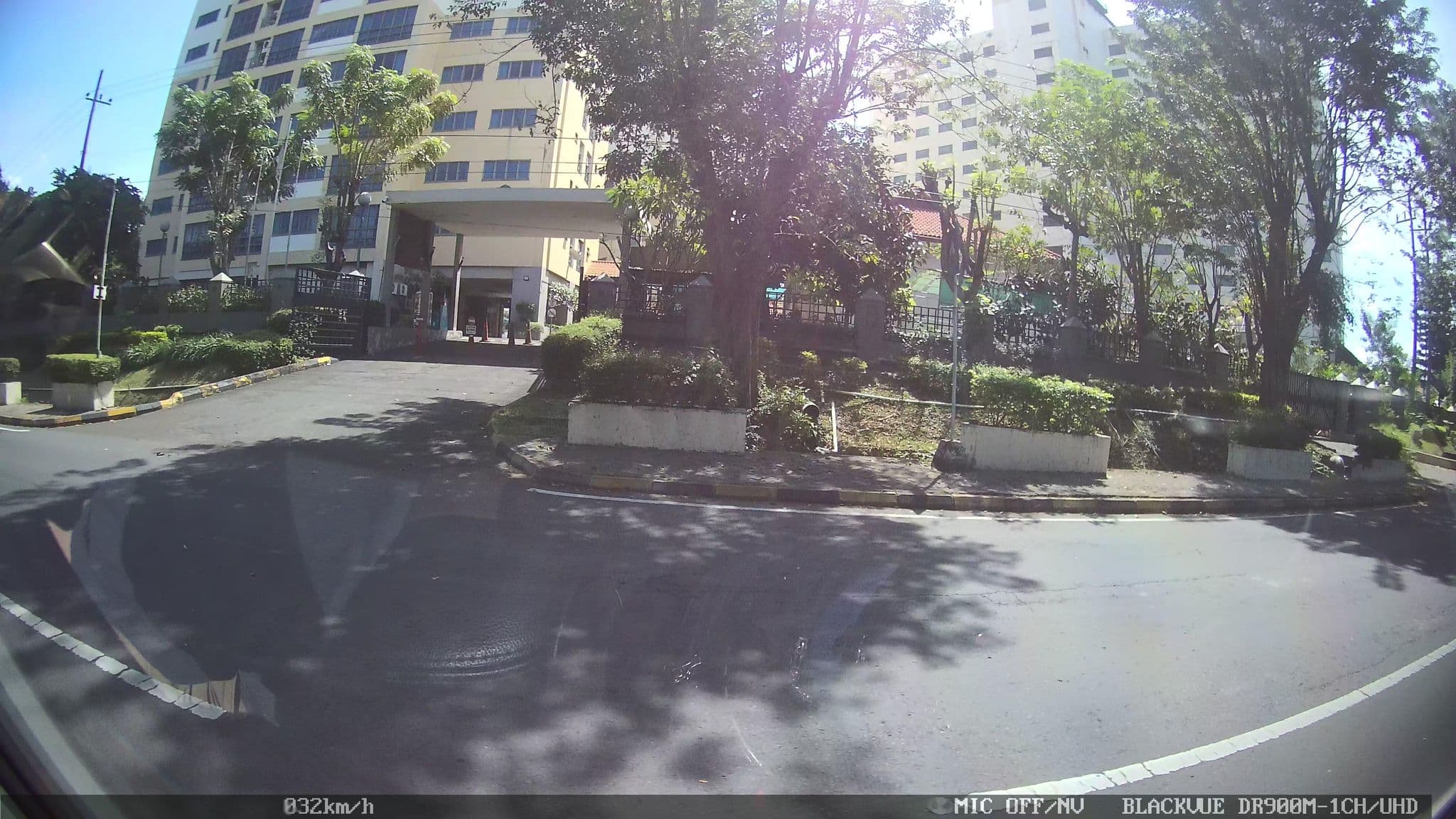 Street view near Somerset Swimming Pool, Surabaya — © kaart_2 (CC BY-SA · Mapillary)