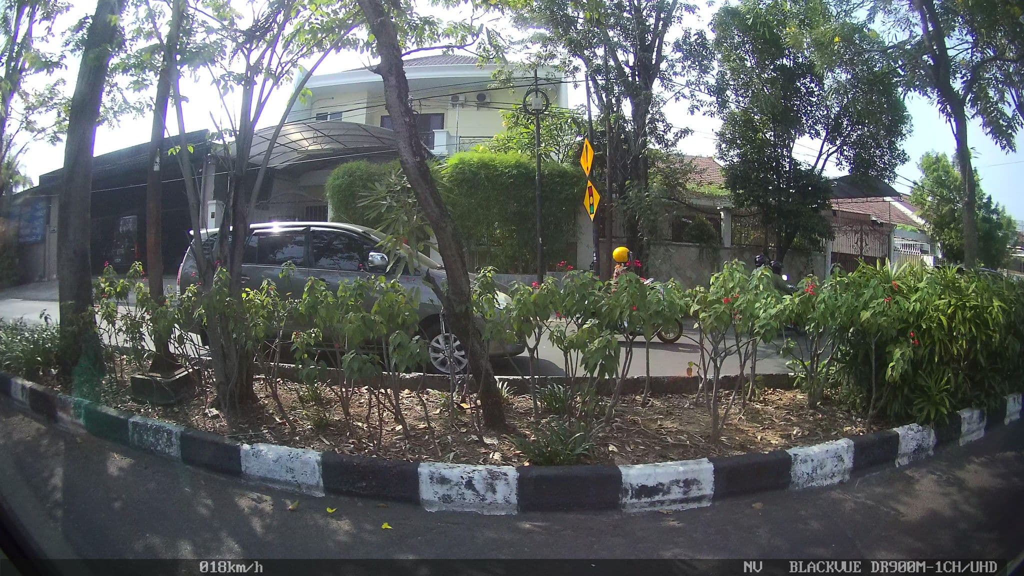 Street view near Kuta Station Hotel Bali, Surabaya — © kaart_2 (CC BY-SA · Mapillary)