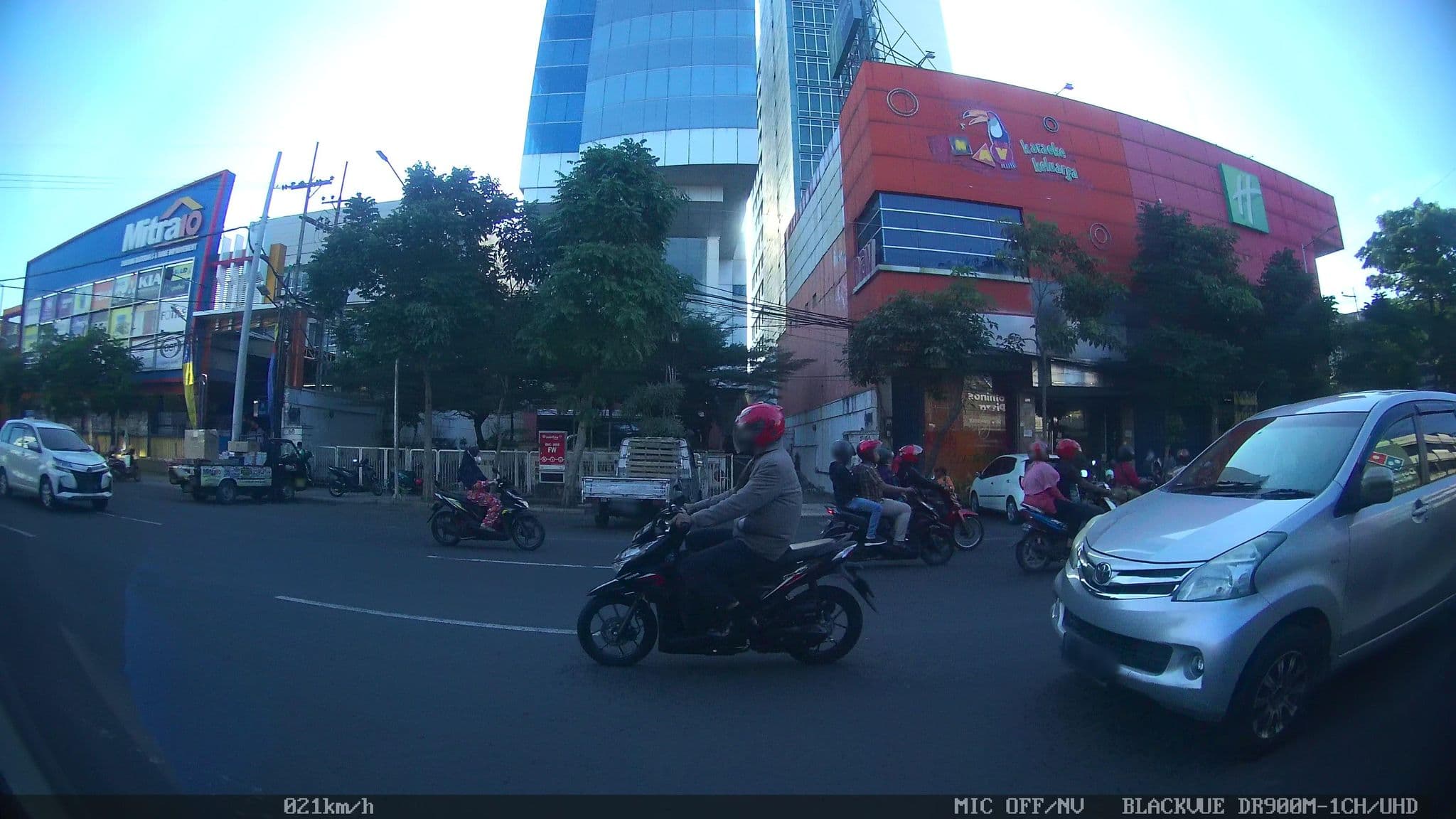 Street view near Holiday Inn Express Surabaya CenterPoint, an IHG Hotel, Surabaya — © kaart_2 (CC BY-SA · Mapillary)