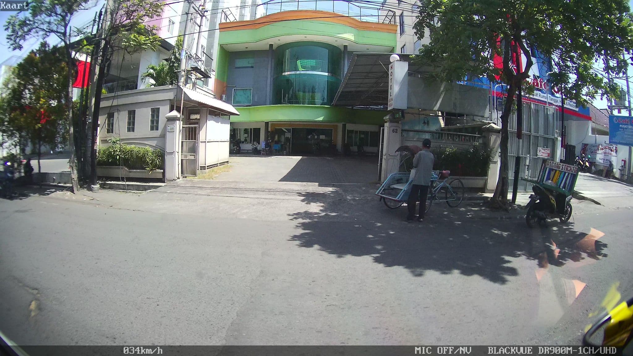 Street view near tuneHotel, Surabaya — © kaart_2 (CC BY-SA · Mapillary)