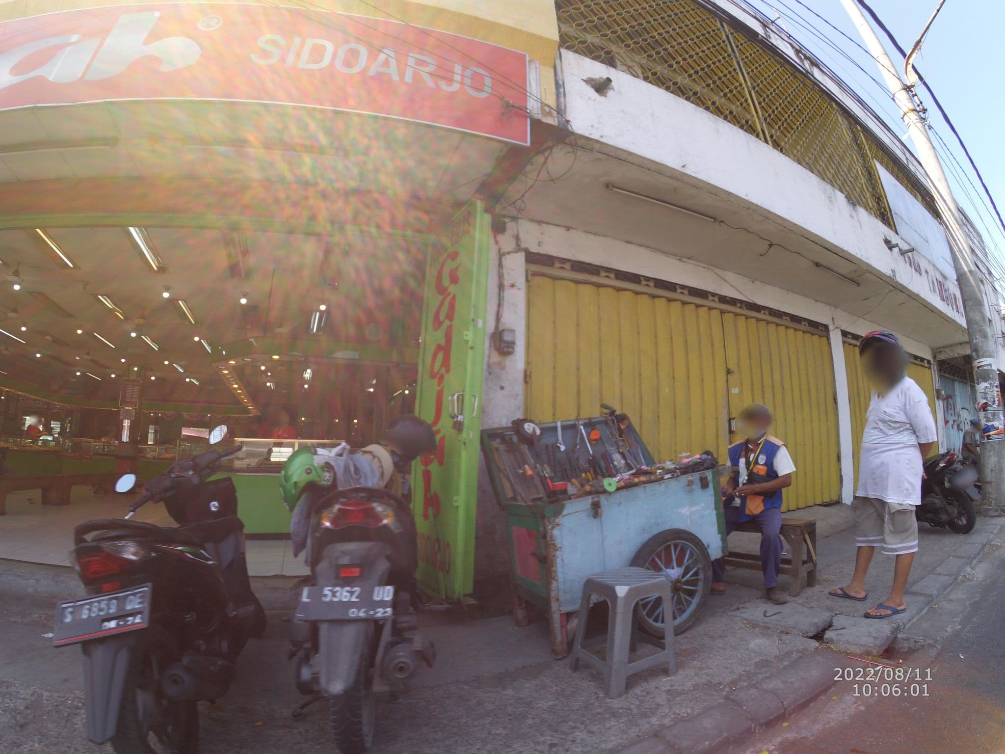 Street view near LA hotel, Surabaya — © maphunter_id (CC BY-SA · Mapillary)