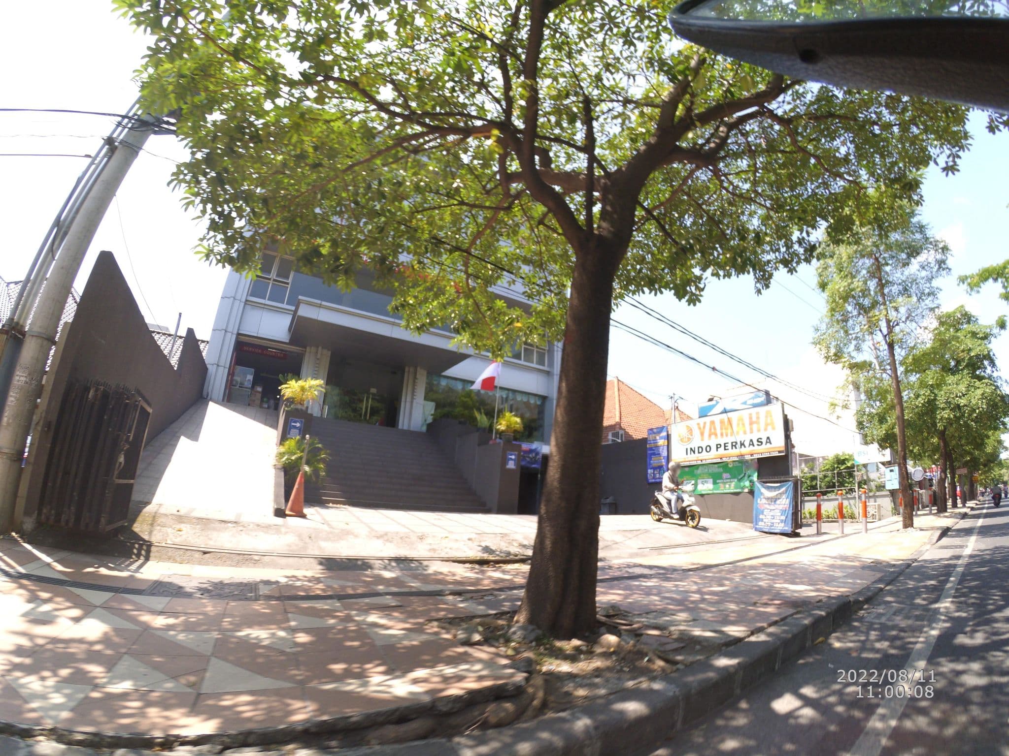 Street view near Dragon Ballroom - Oval Hotel, Surabaya — © maphunter_id (CC BY-SA · Mapillary)