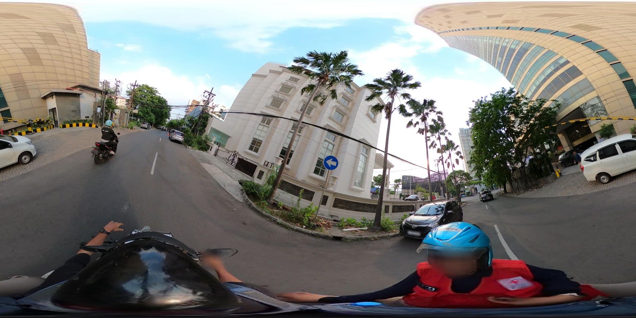 Street view near MidTOoOwn HOoOtel, Surabaya — © danbjoseph (CC BY-SA · Mapillary)