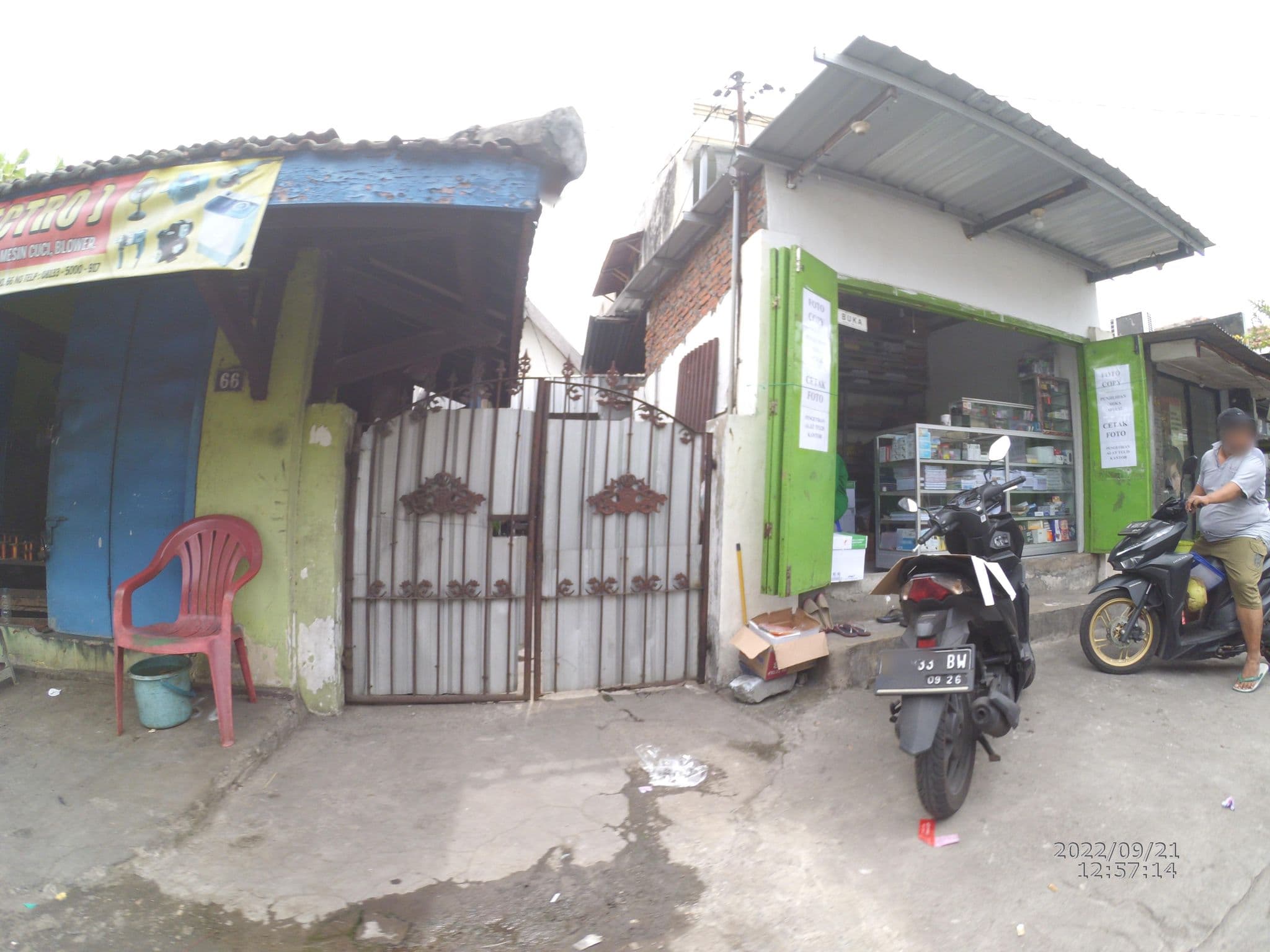Street view near RedDoorz Apartment Near Exit Toll Kota Satelit, Surabaya — © maphunter_id (CC BY-SA · Mapillary)