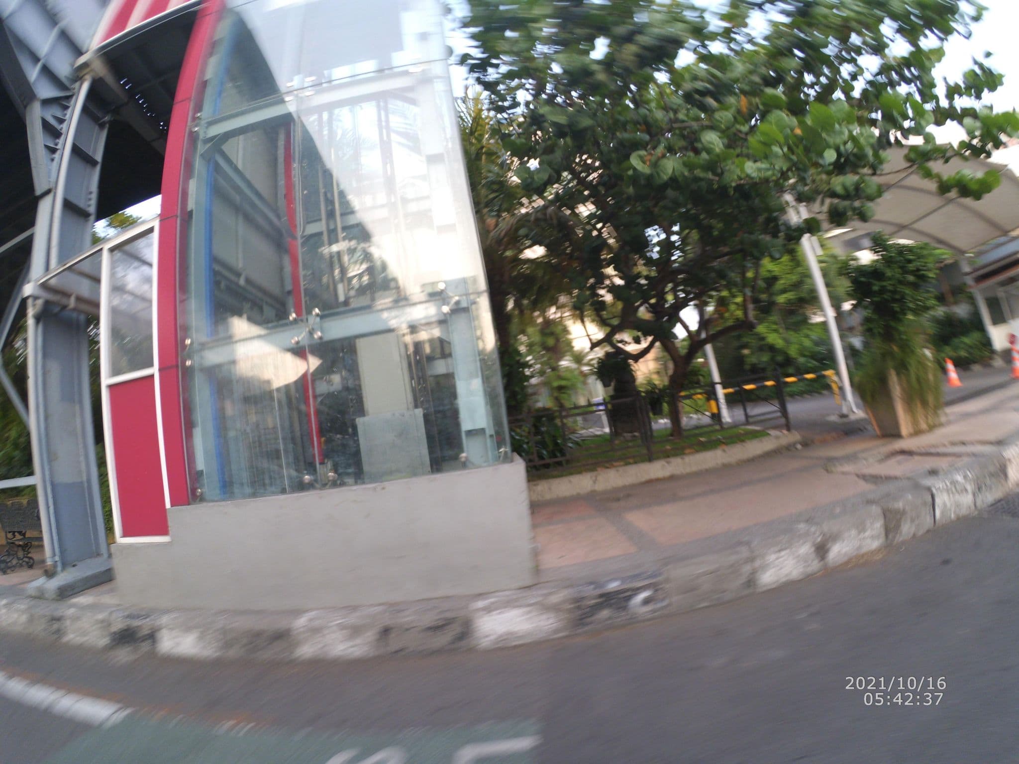 Street view near Crowne Prince Hotel - Surabaya, Surabaya — © maphunter_id (CC BY-SA · Mapillary)