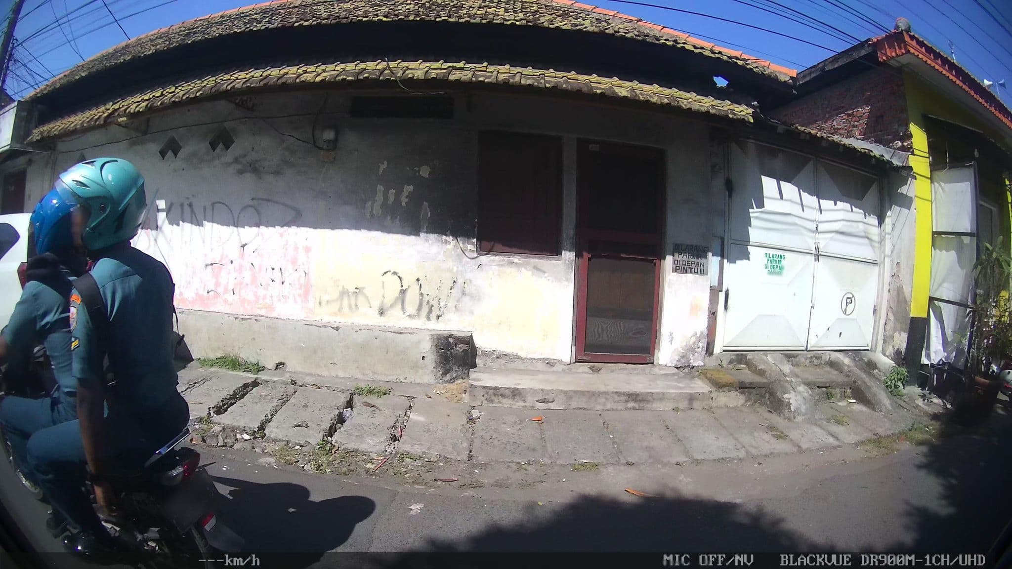 Street view near CityHub minimalist modern Hotel Surabaya, Surabaya — © kaart_2 (CC BY-SA · Mapillary)