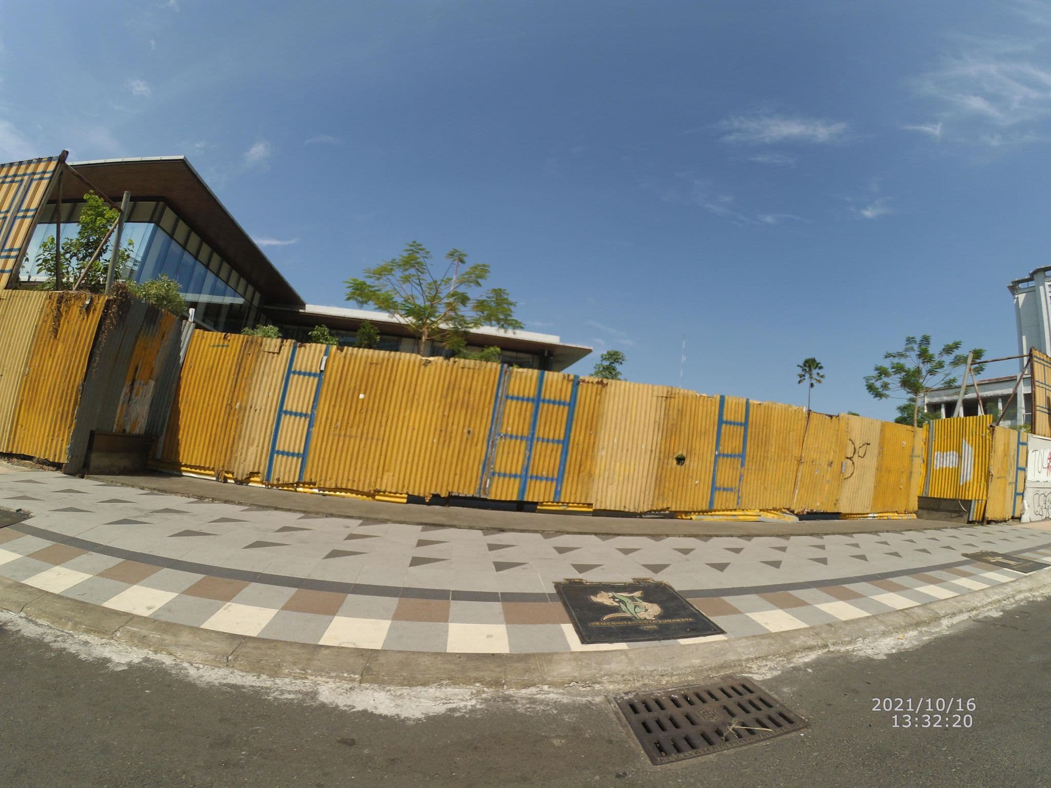 Street view near Diatas hotel yamato, Surabaya — © maphunter_id (CC BY-SA · Mapillary)