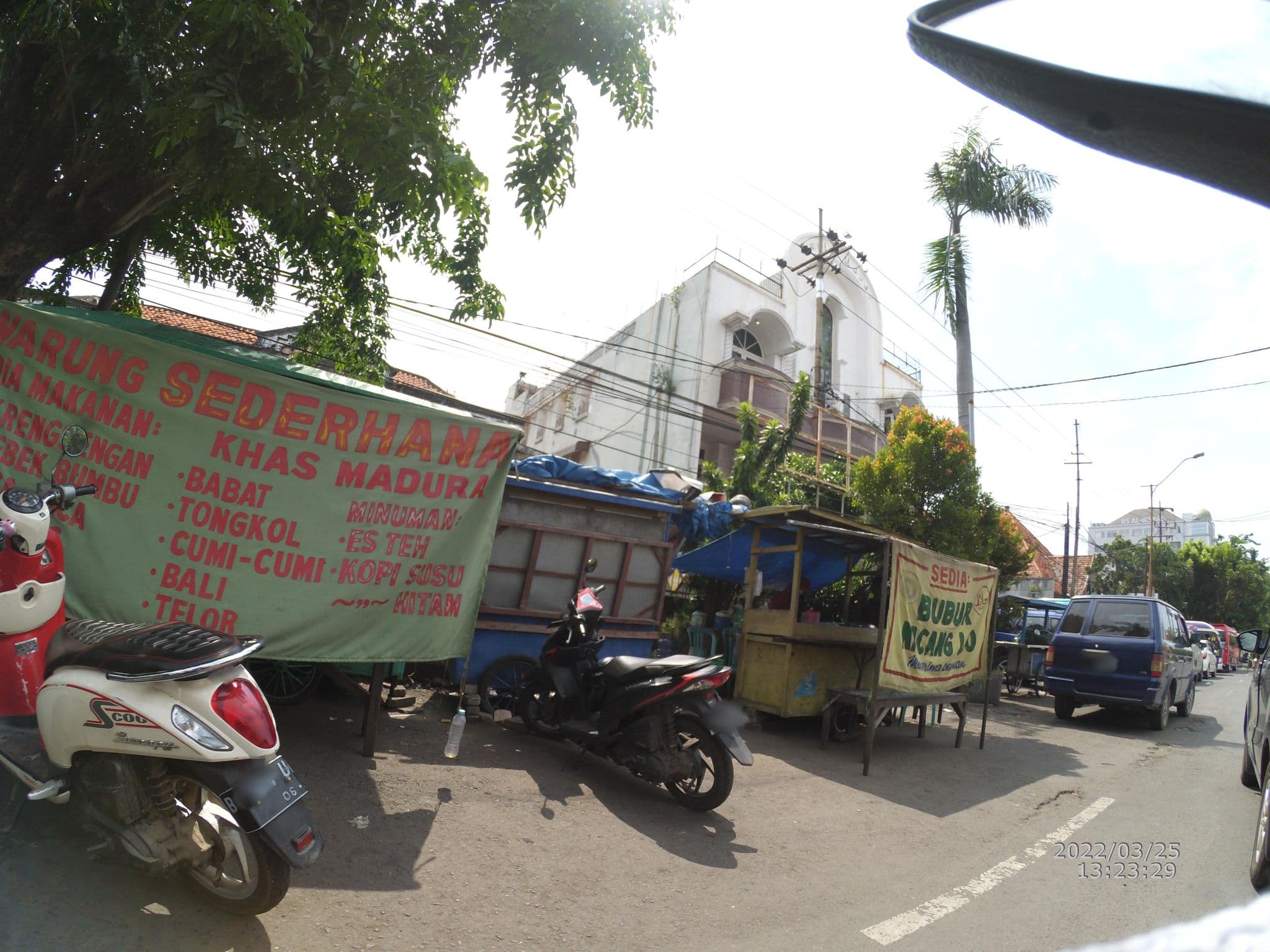 Street view near Hotel Mesir, Surabaya — © maphunter_id (CC BY-SA · Mapillary)