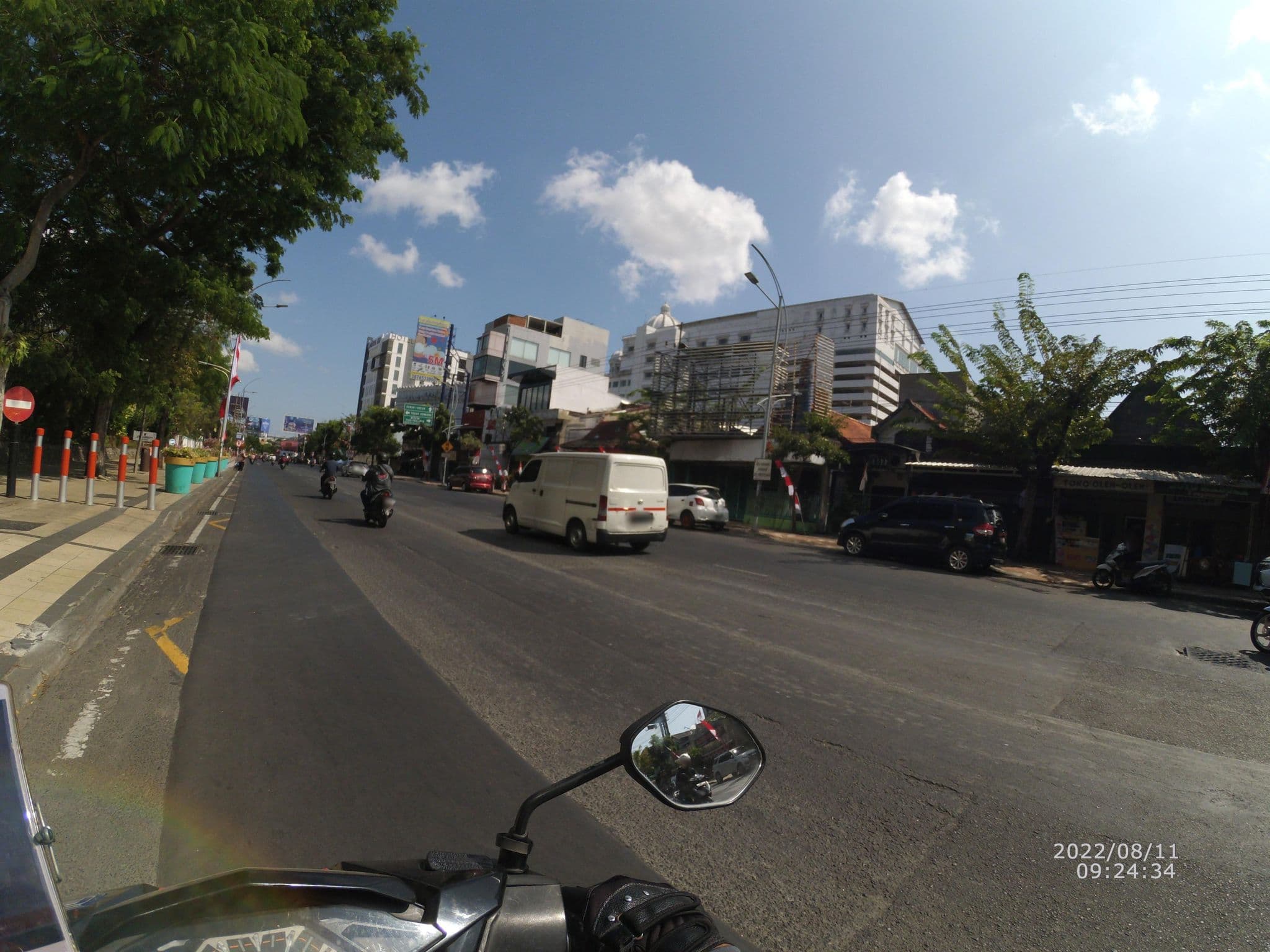 Street view near JW Marriott Hotel, Surabaya — © maphunter_id (CC BY-SA · Mapillary)